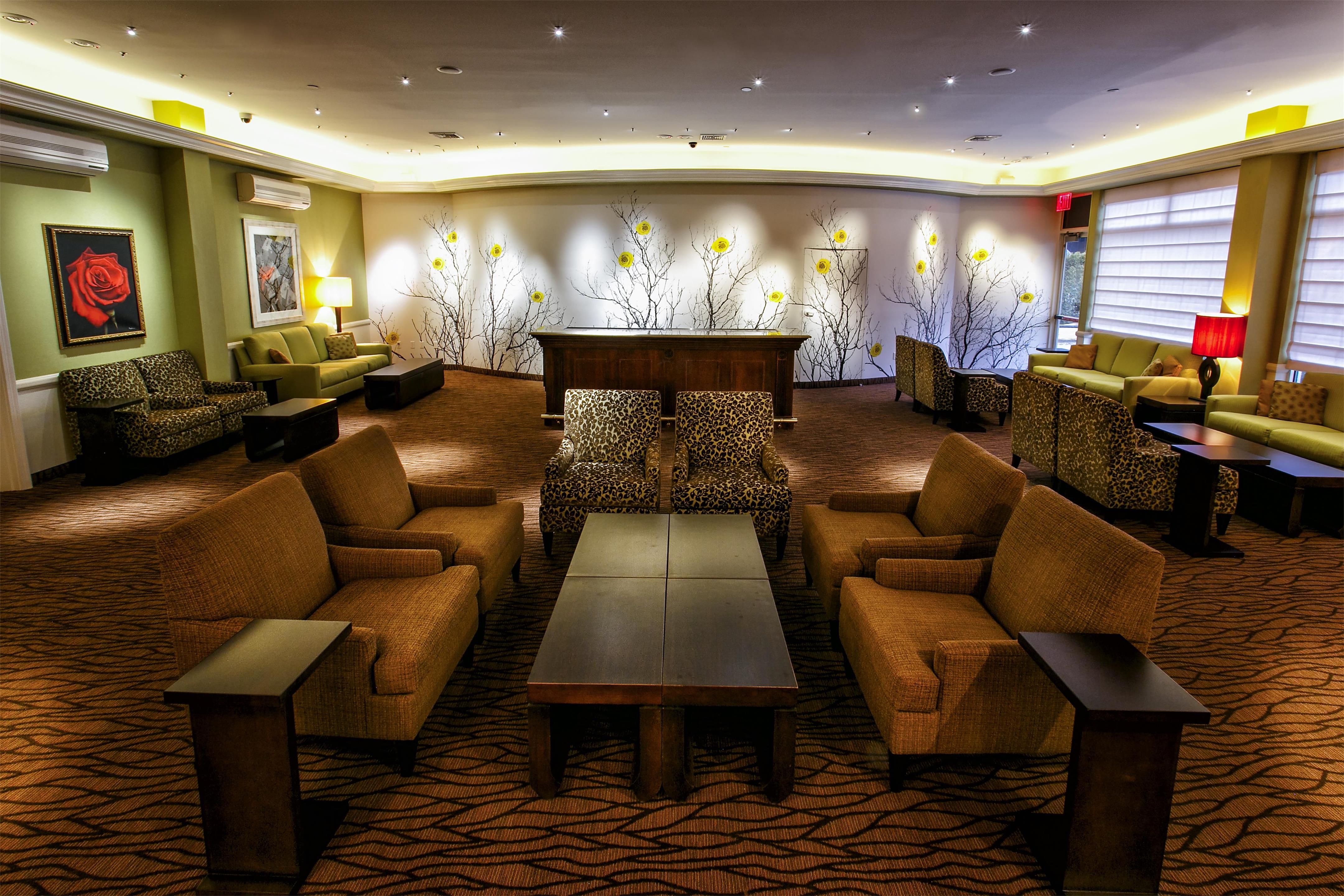Lobby | Hilton Garden Inn New York / Staten Island