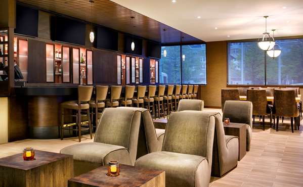 Bar - DoubleTree by Hilton Hotel Jersey City