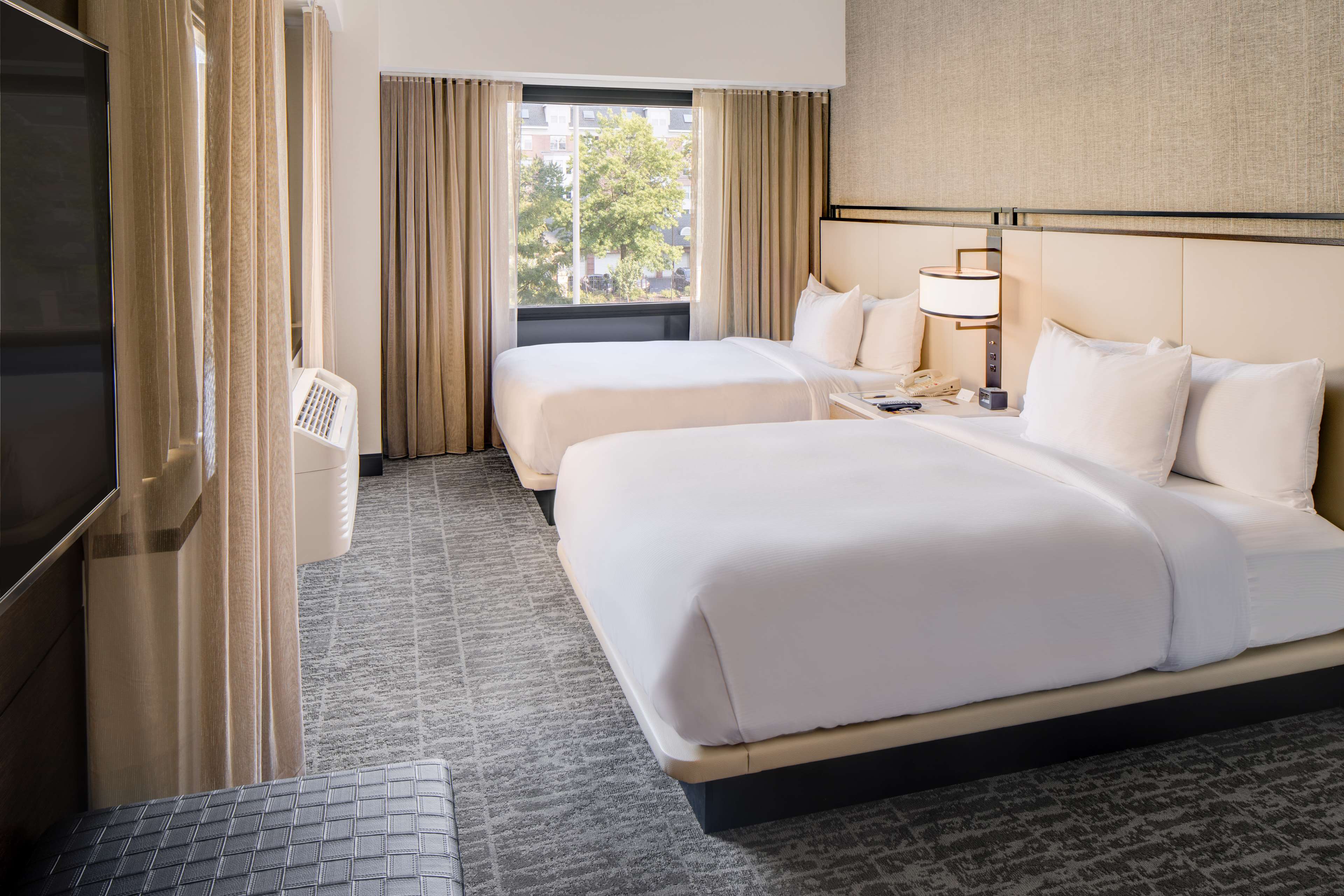 DoubleTree by Hilton Hotel & Suites Jersey City Room Type - 2DBL PREMIUM CORNER SUITE