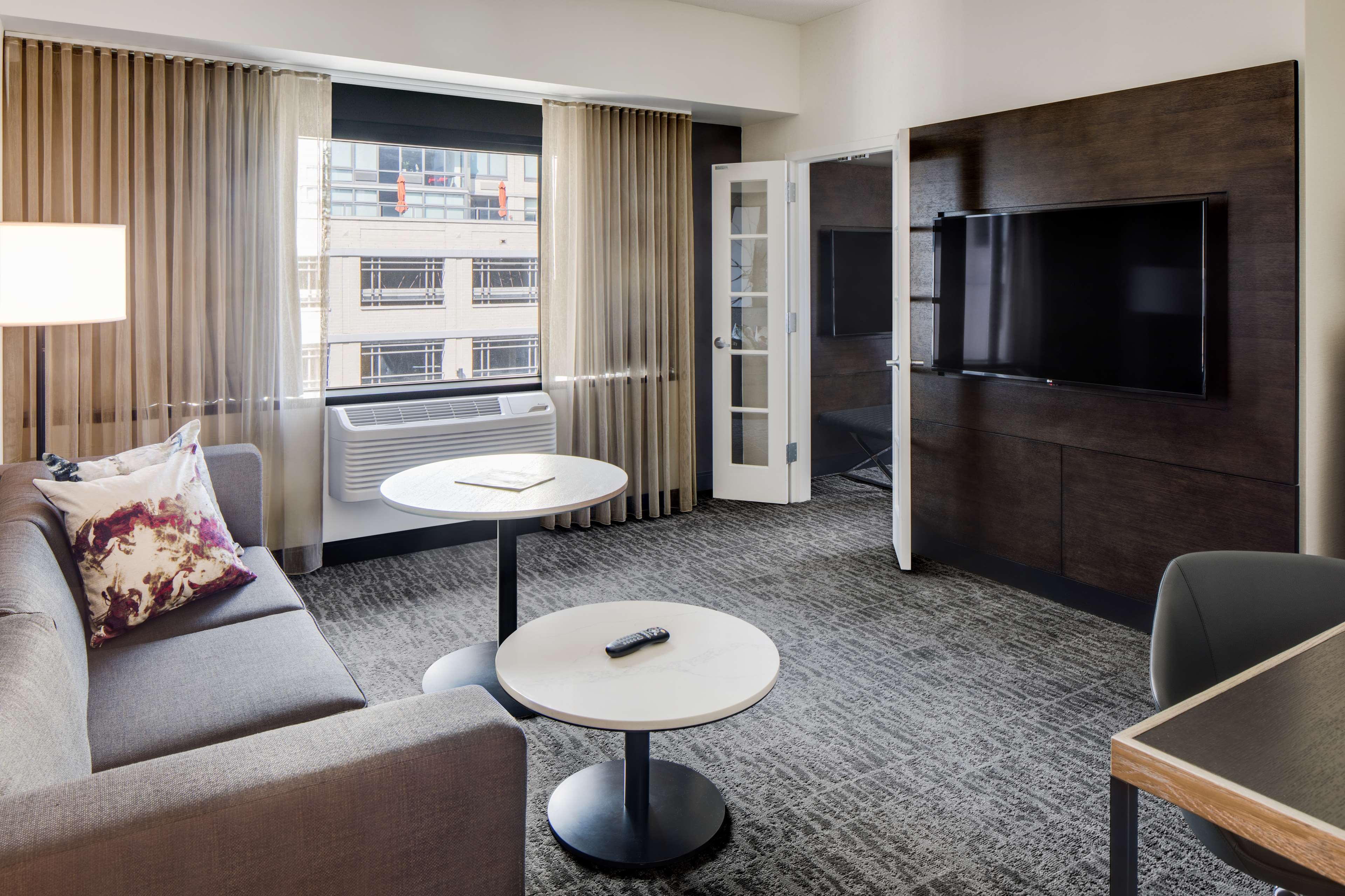 DoubleTree by Hilton Hotel & Suites Jersey City Room Type - 1 K CNR STE NYC VW SOFABED