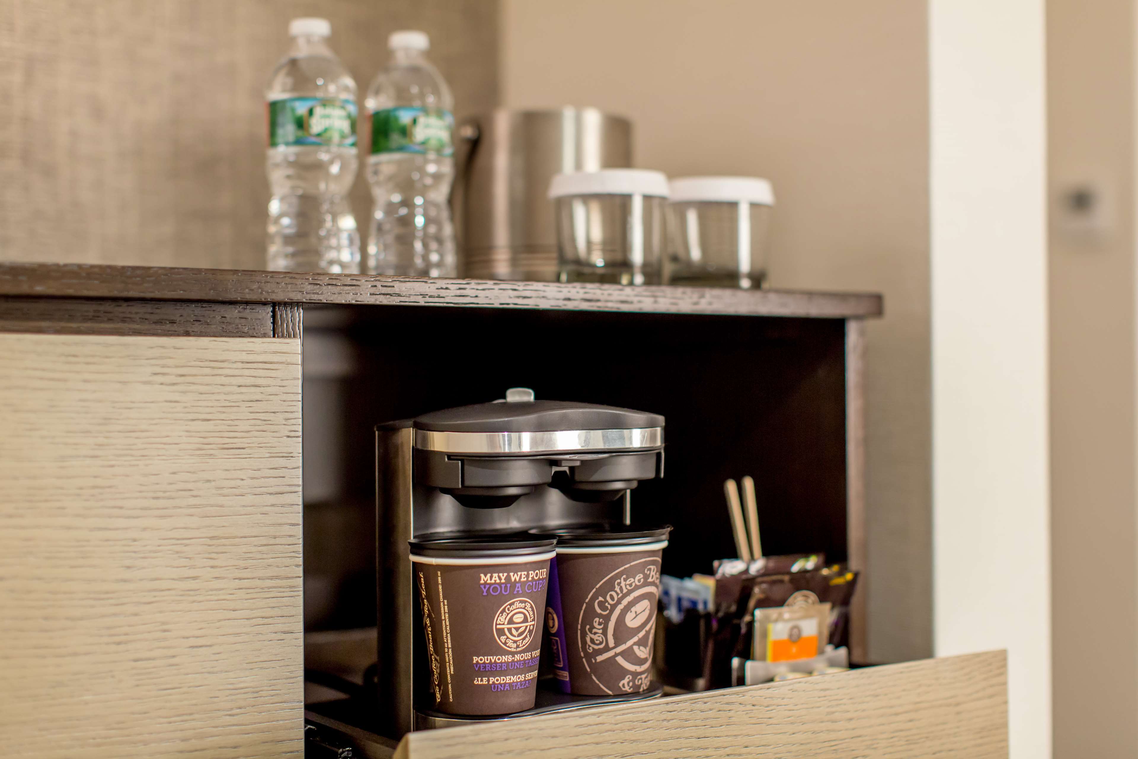 DoubleTree by Hilton Hotel & Suites Jersey City Room Type - 1 QUEEN BED SUITE SOFABED