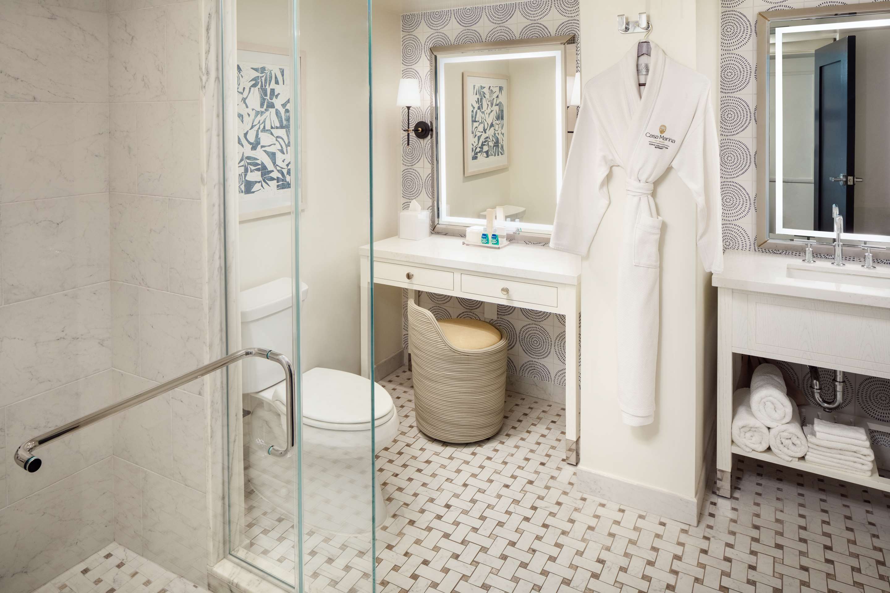 Guest room bath