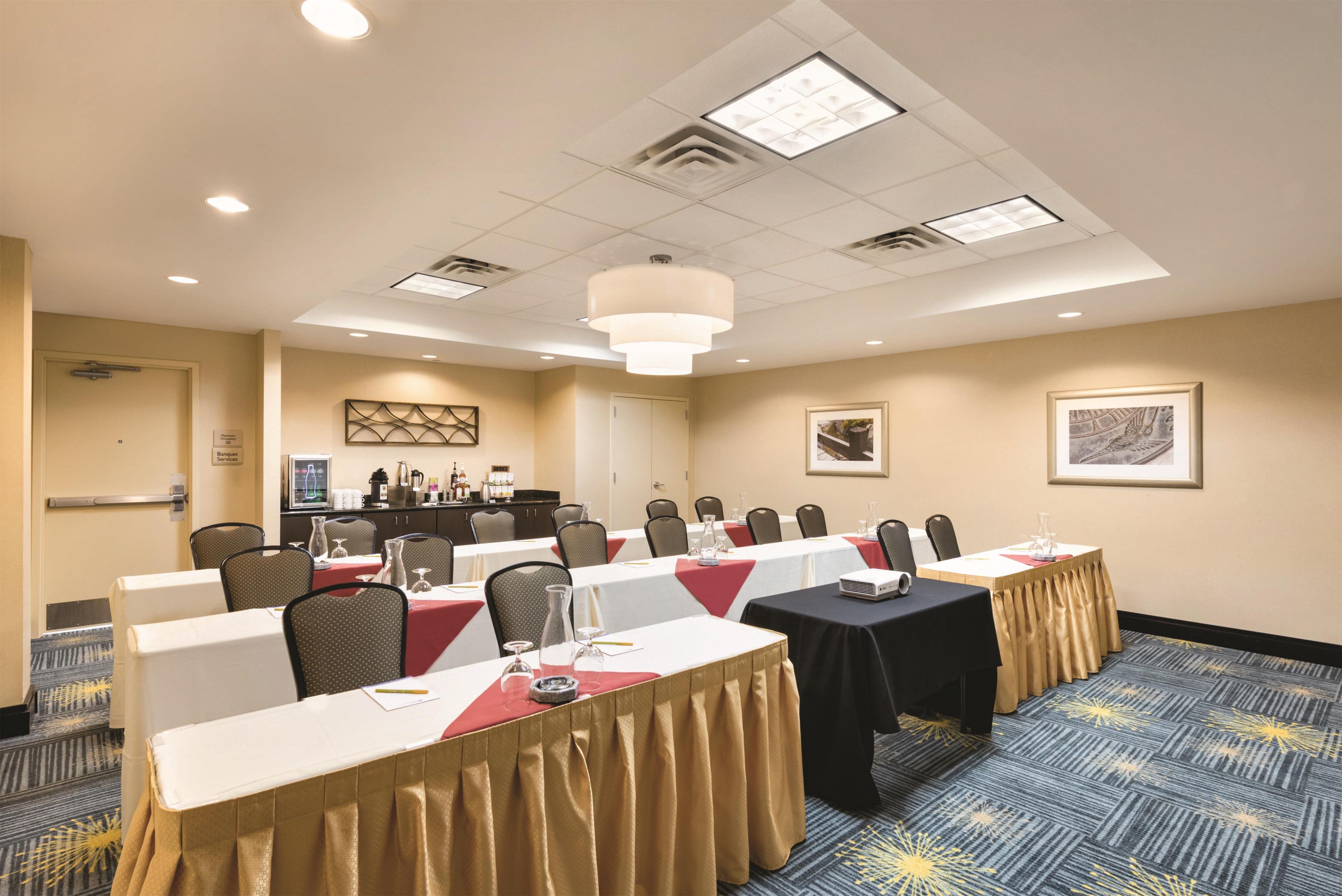 Meeting Room | Hilton Garden Inn Fargo