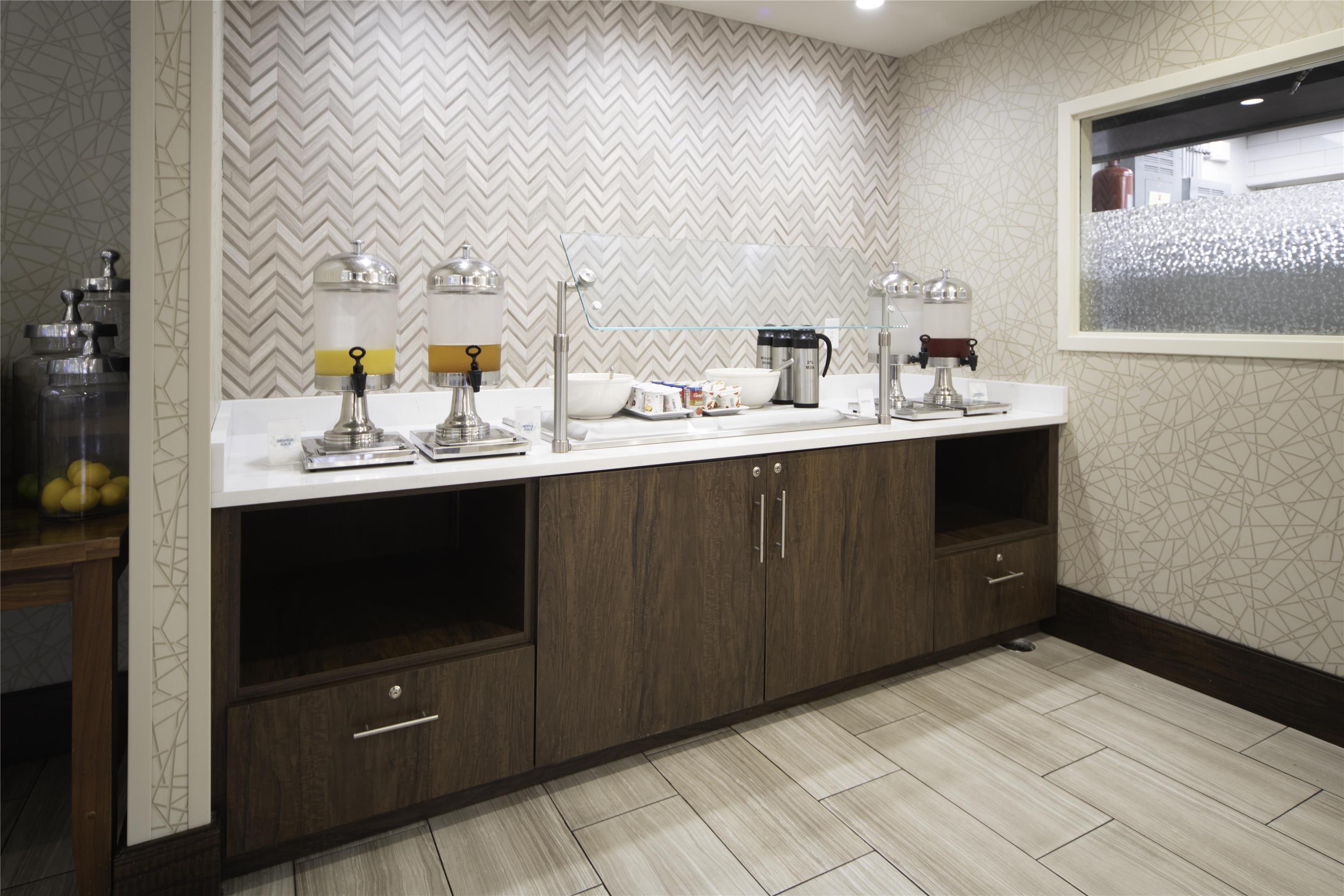Breakfast Area | Hilton Garden Inn Fayetteville Fort Liberty
