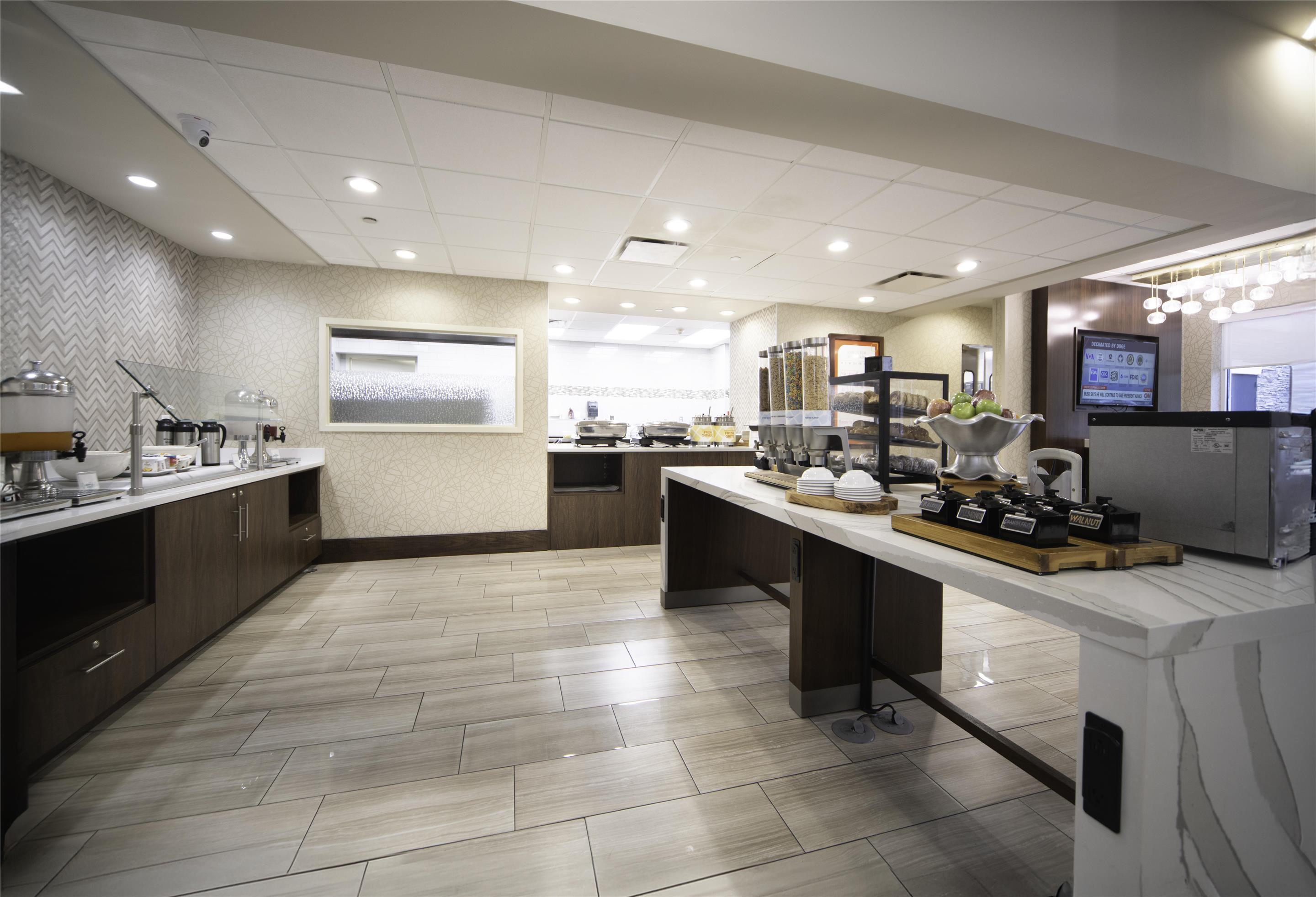 Breakfast Area | Hilton Garden Inn Fayetteville Fort Liberty