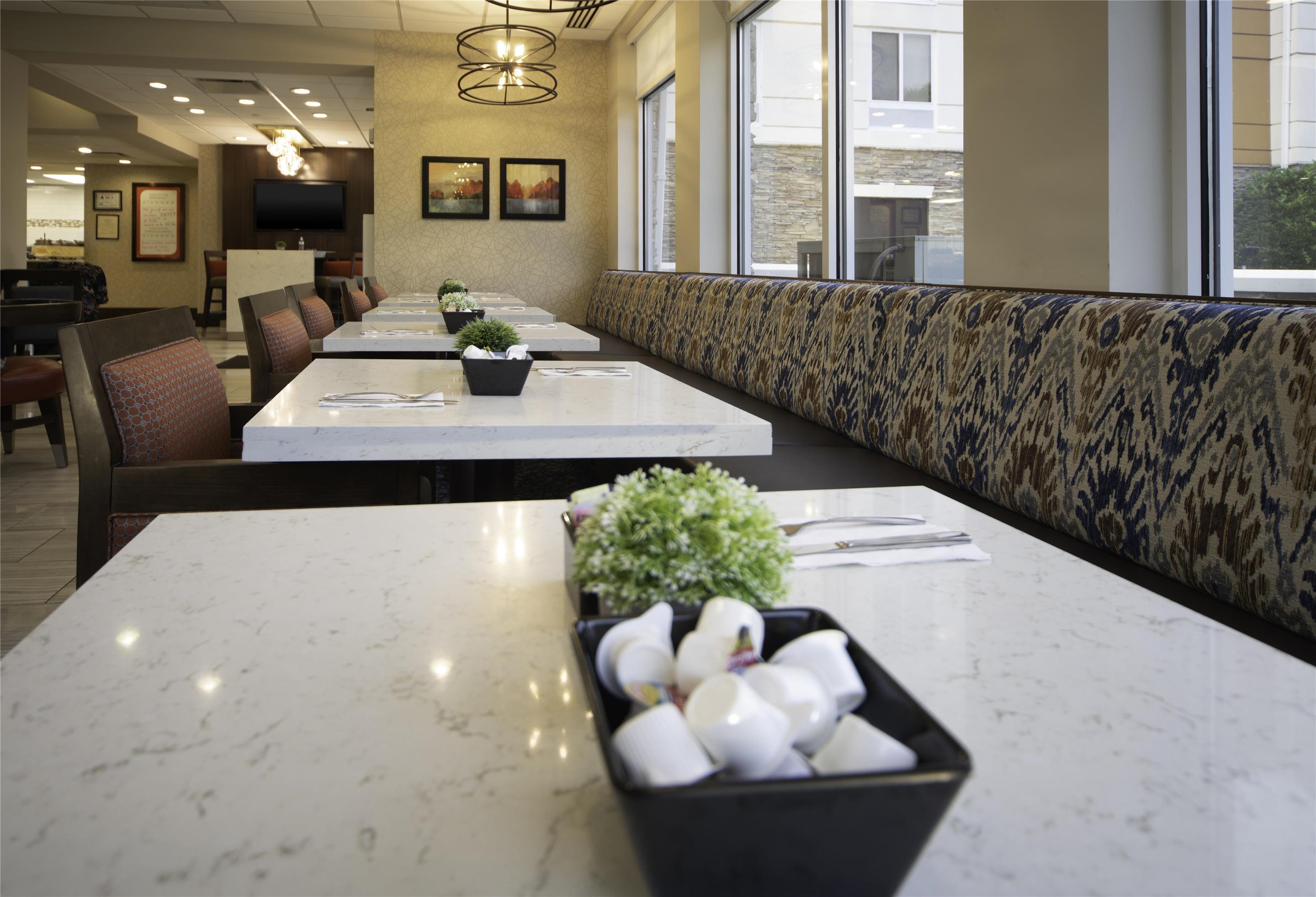 Breakfast Area | Hilton Garden Inn Fayetteville Fort Liberty