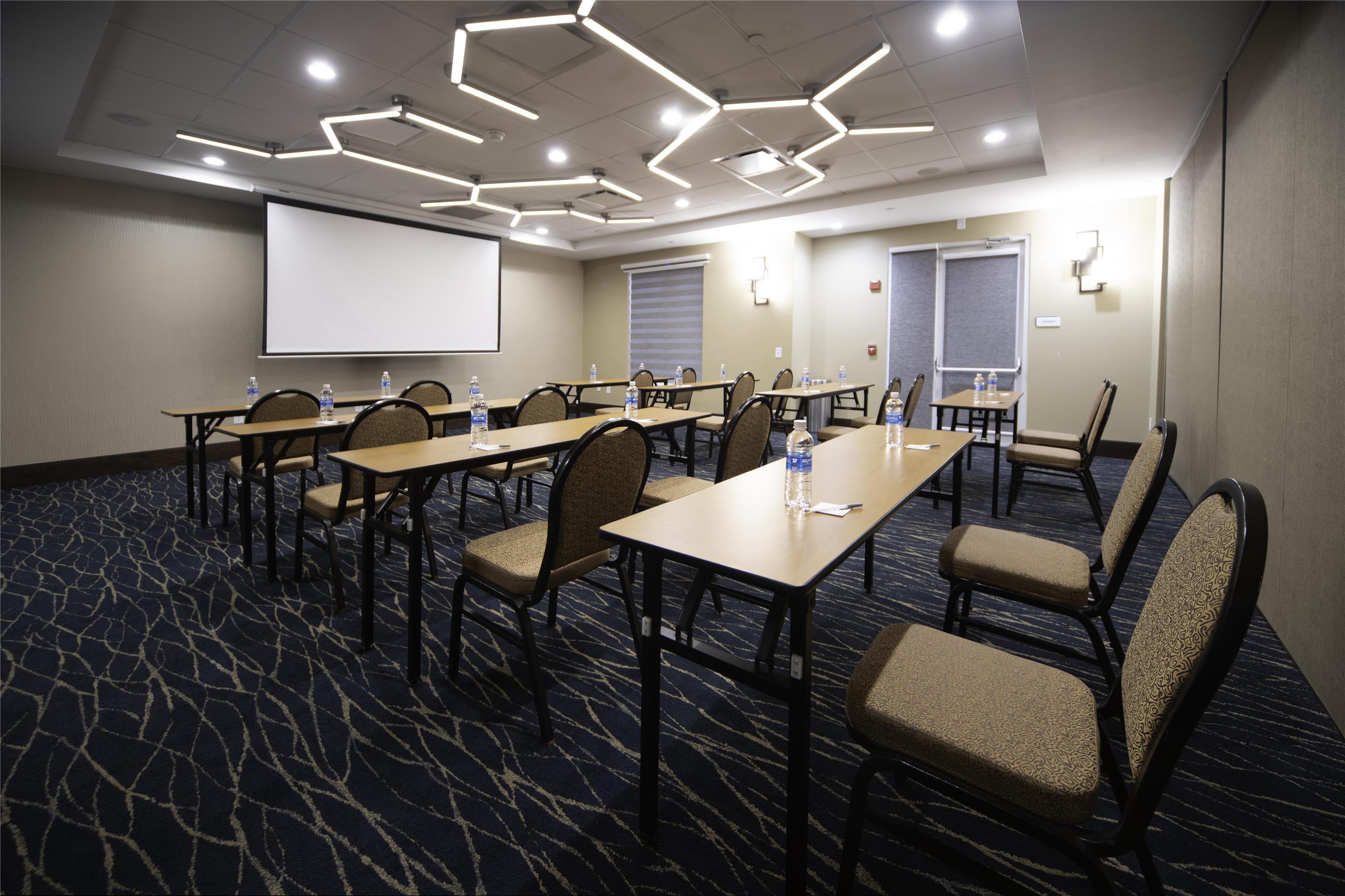 Meeting Room | Hilton Garden Inn Fayetteville Fort Liberty
