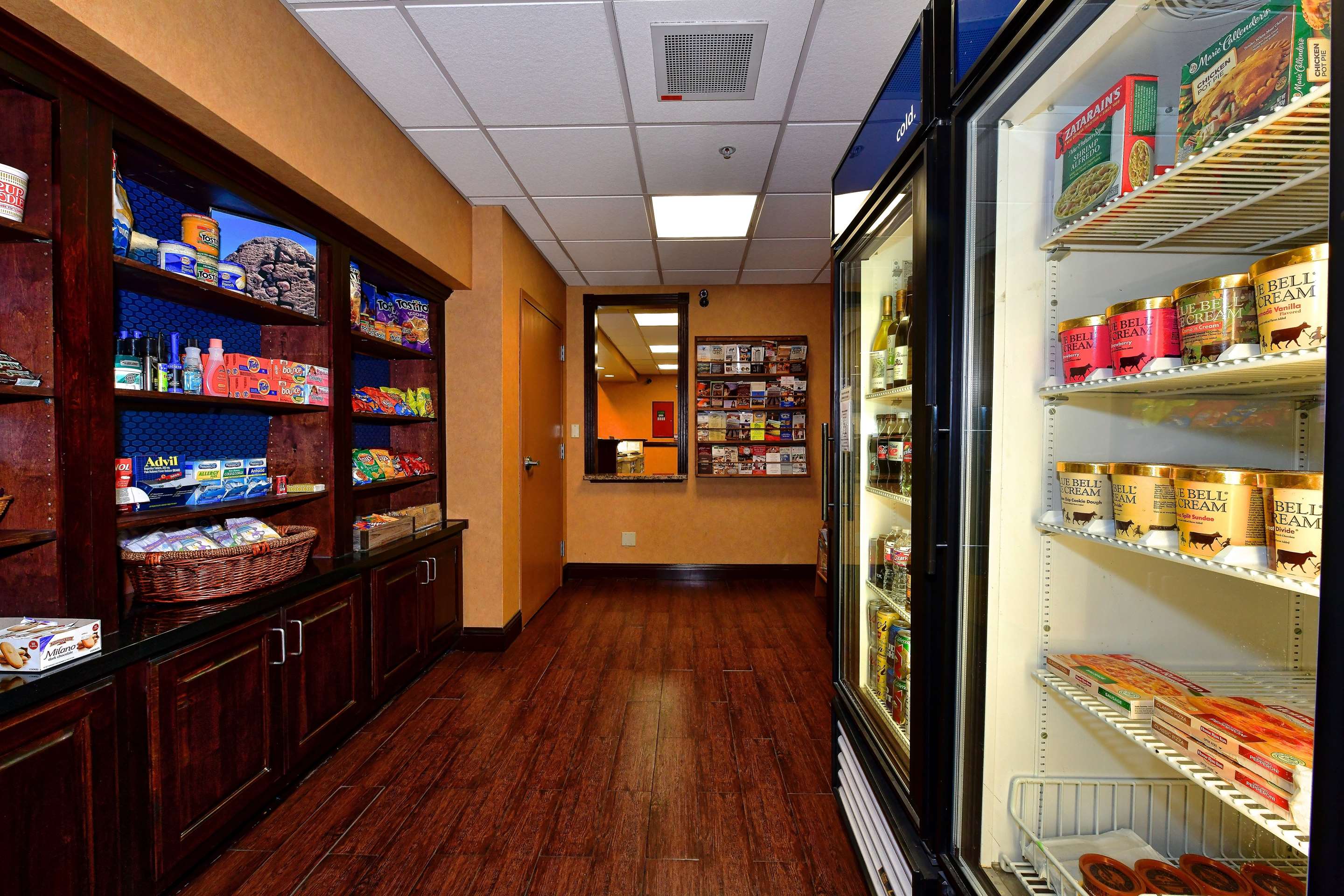 Restaurant | Hampton Inn & Suites Fredericksburg