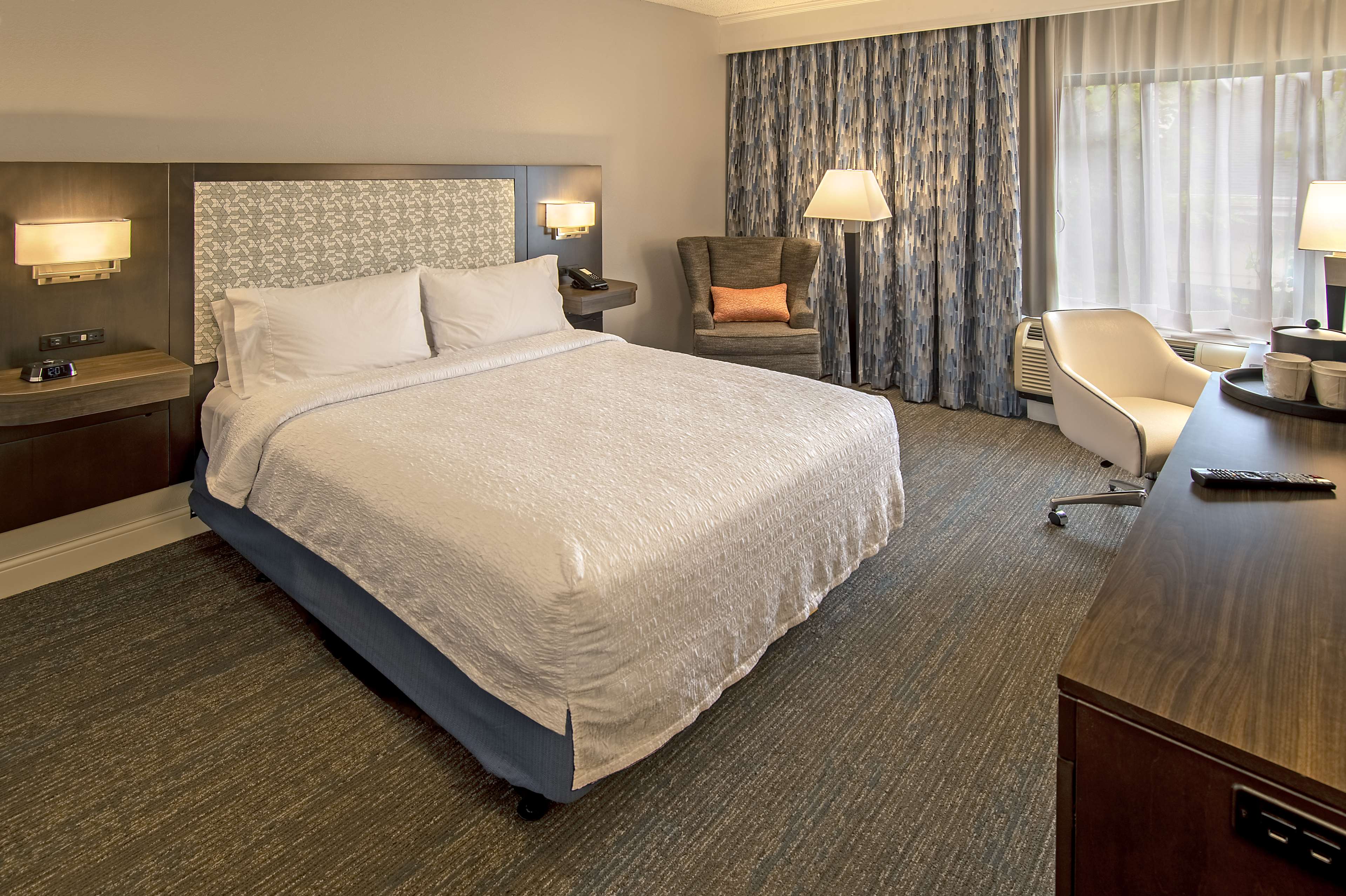 Hampton Inn & Suites by Hilton Fairfield Room Type - 1 QN MOB HEAR ACC TUB NS