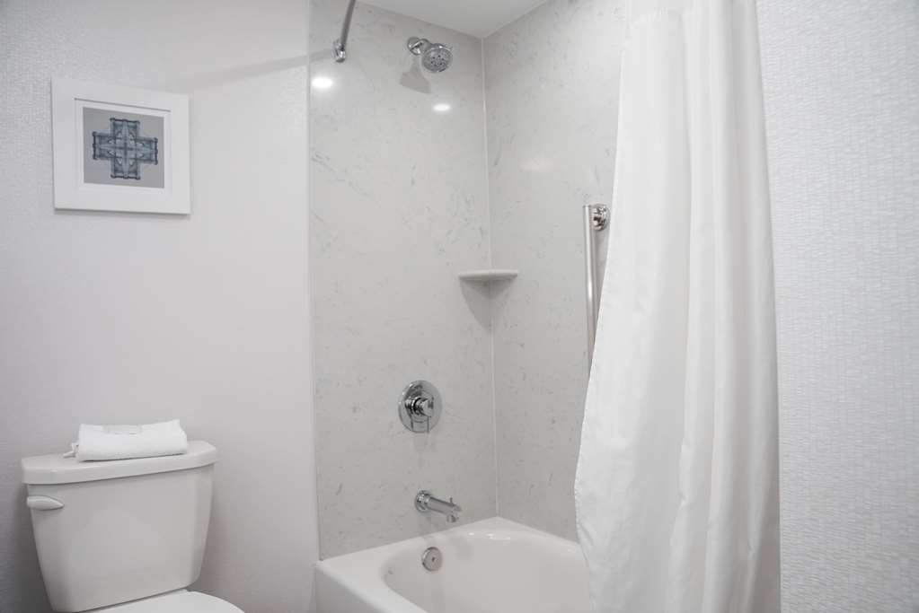 Hampton Inn & Suites by Hilton Fairfield Room Type - 2 QUEEN CONFERENCE SUITE