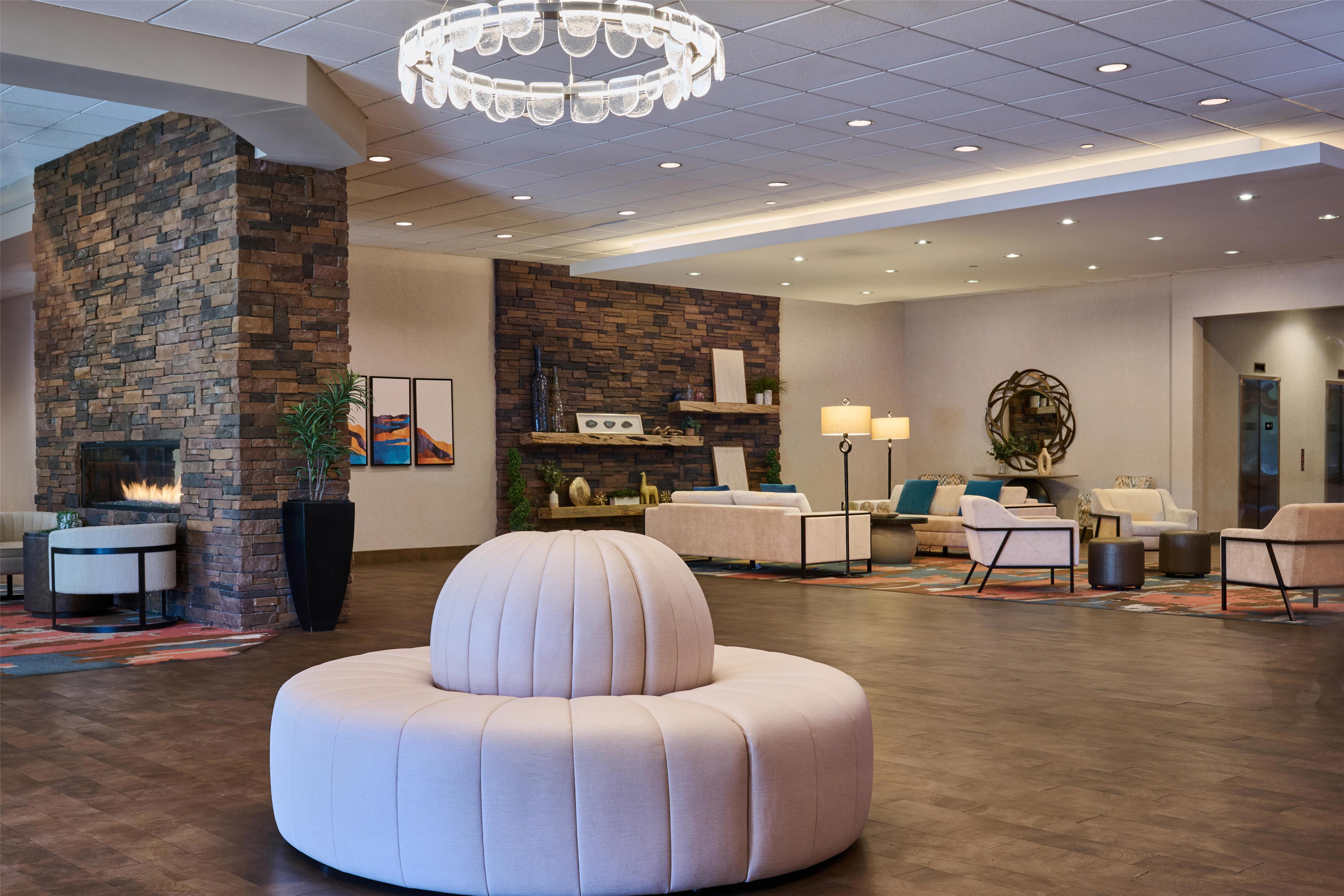 Lobby | DoubleTree by Hilton Hotel Flagstaff