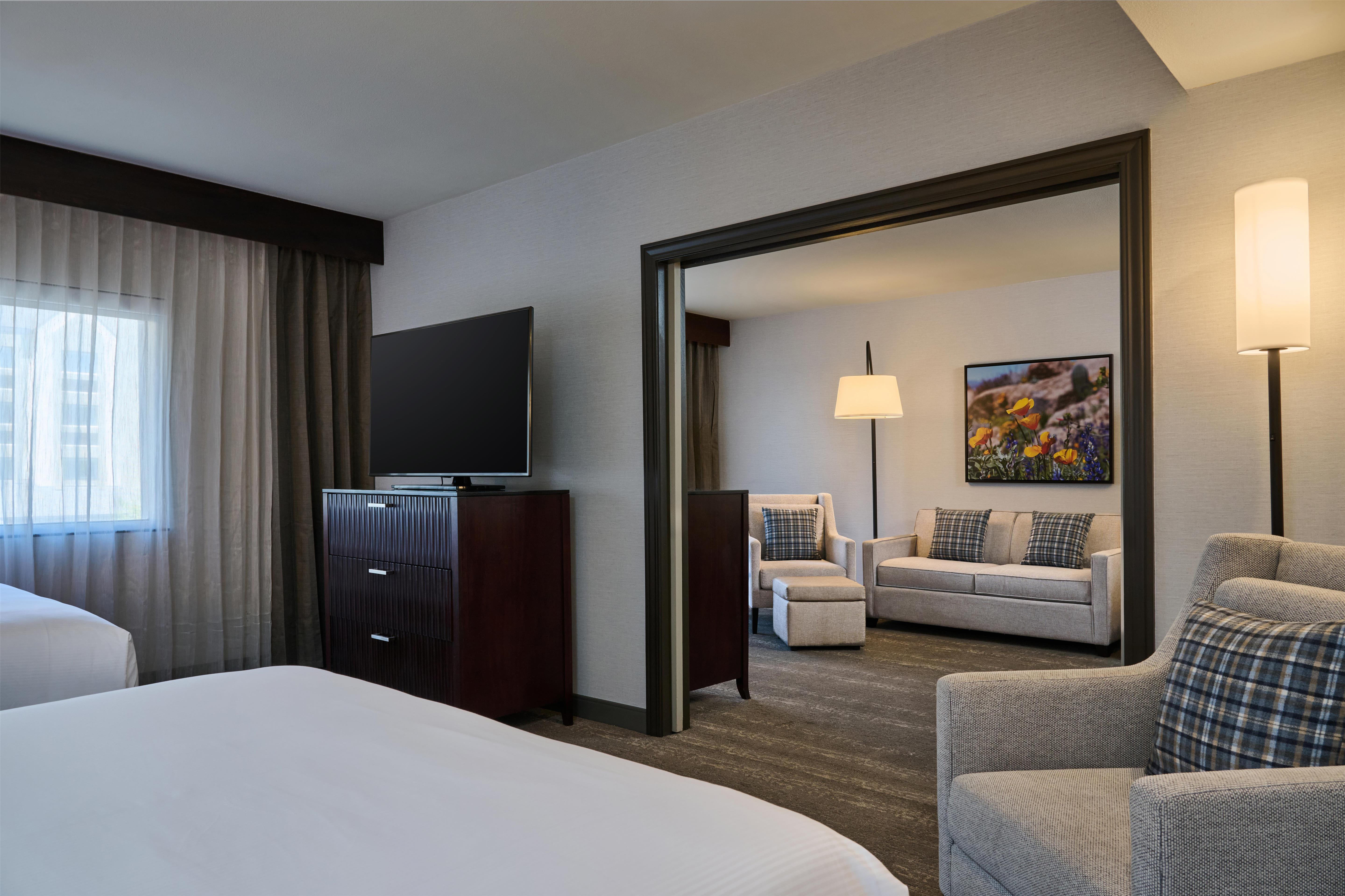 DoubleTree by Hilton Hotel Flagstaff Room Type - 2 QUEEN STE W  LIVING RM