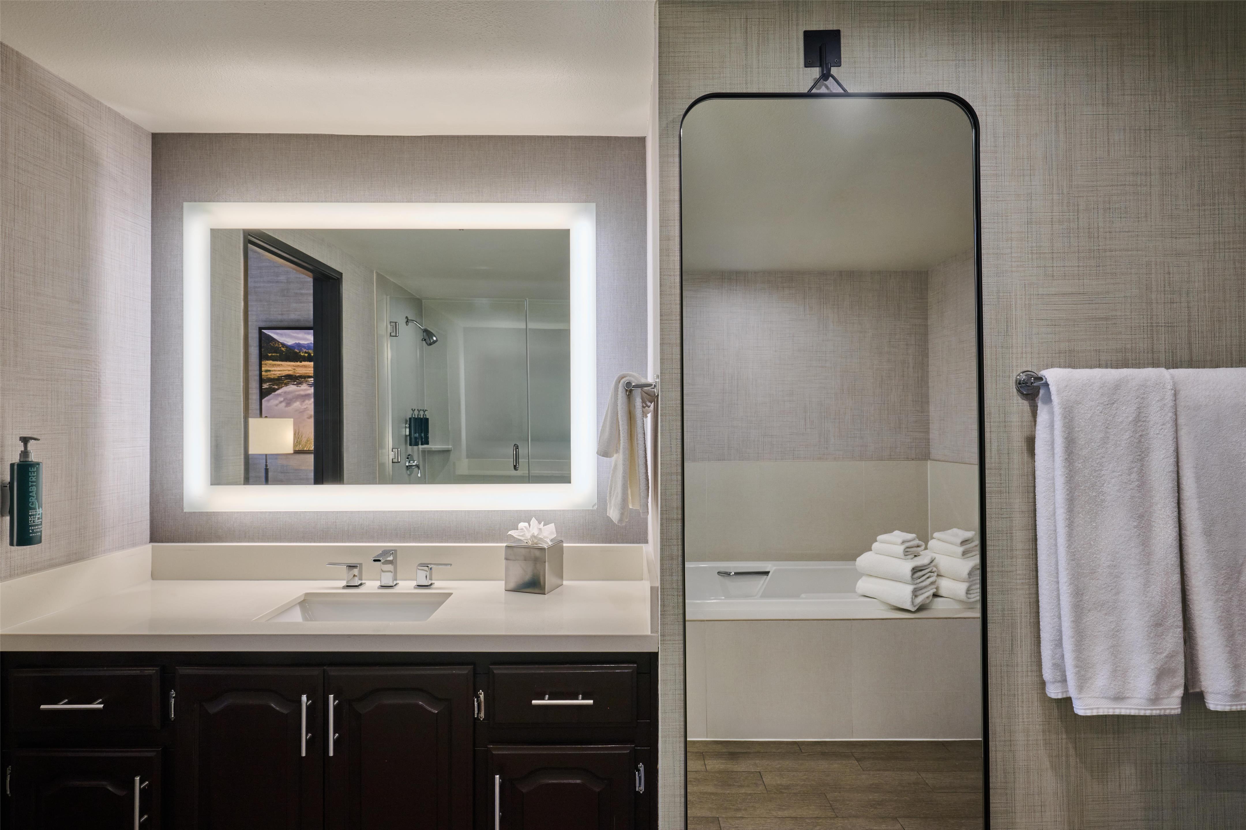 Guest room bath