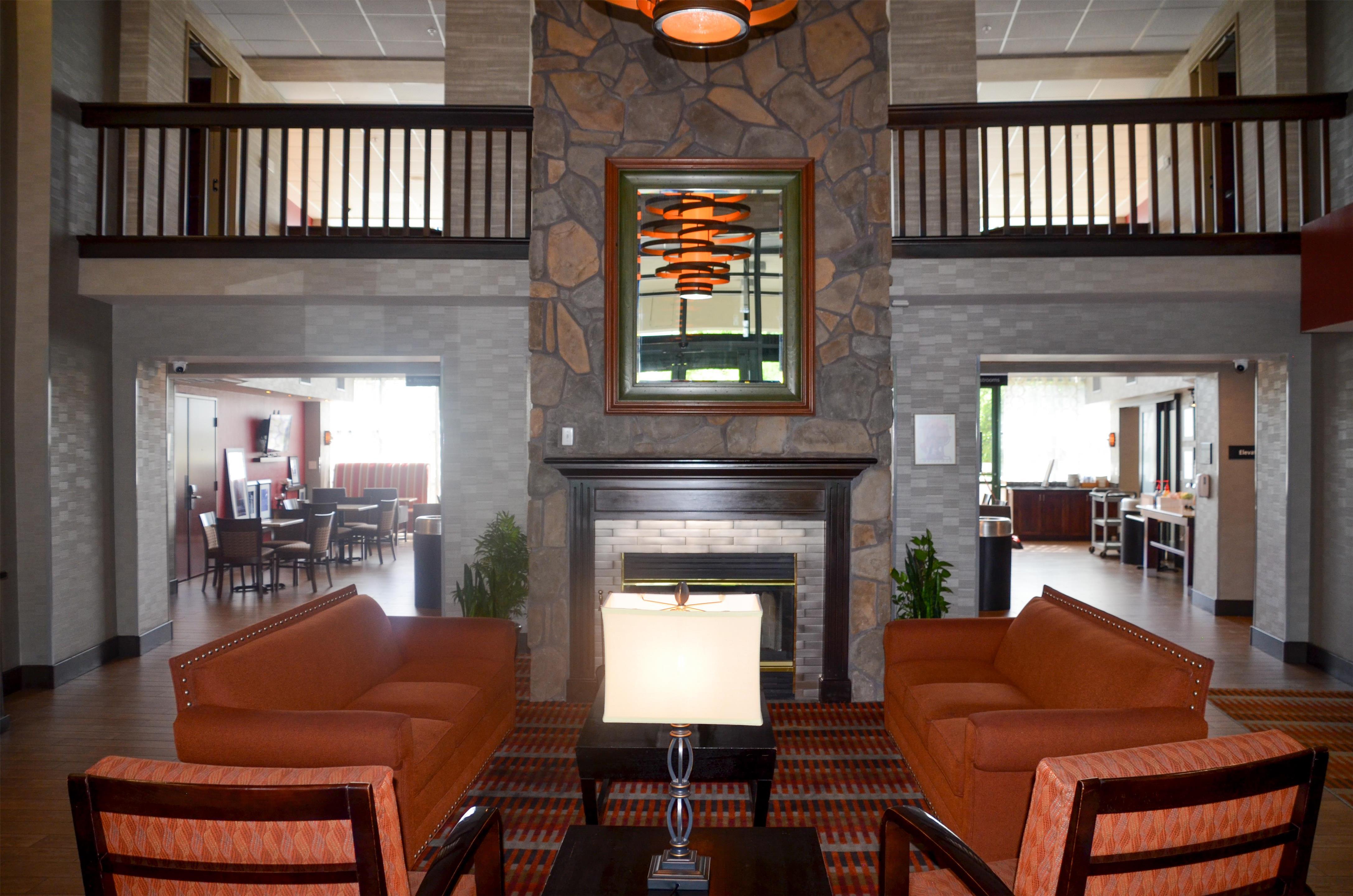 Lobby | Hampton Inn & Suites Flagstaff