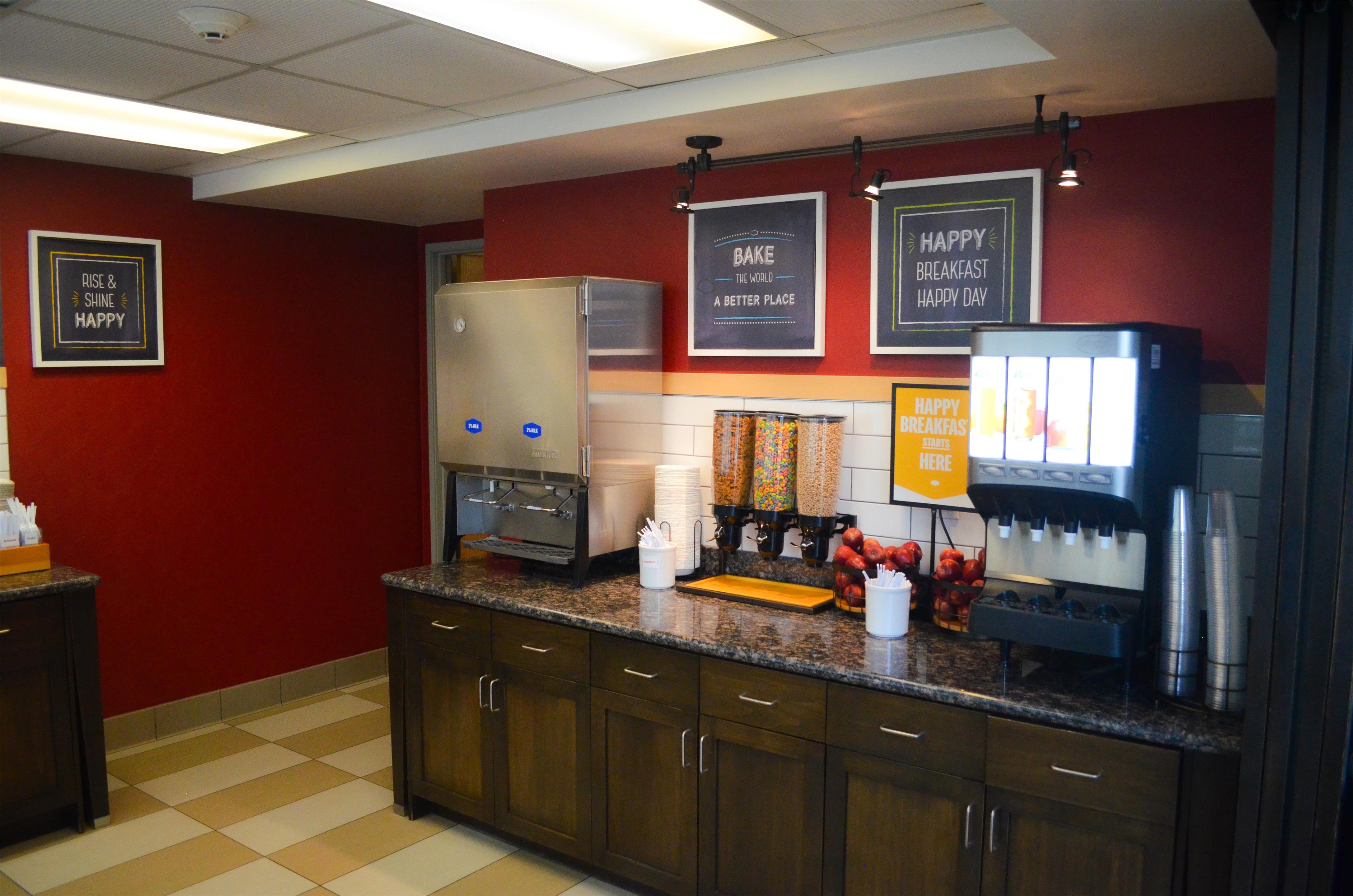 Breakfast Area | Hampton Inn & Suites Flagstaff