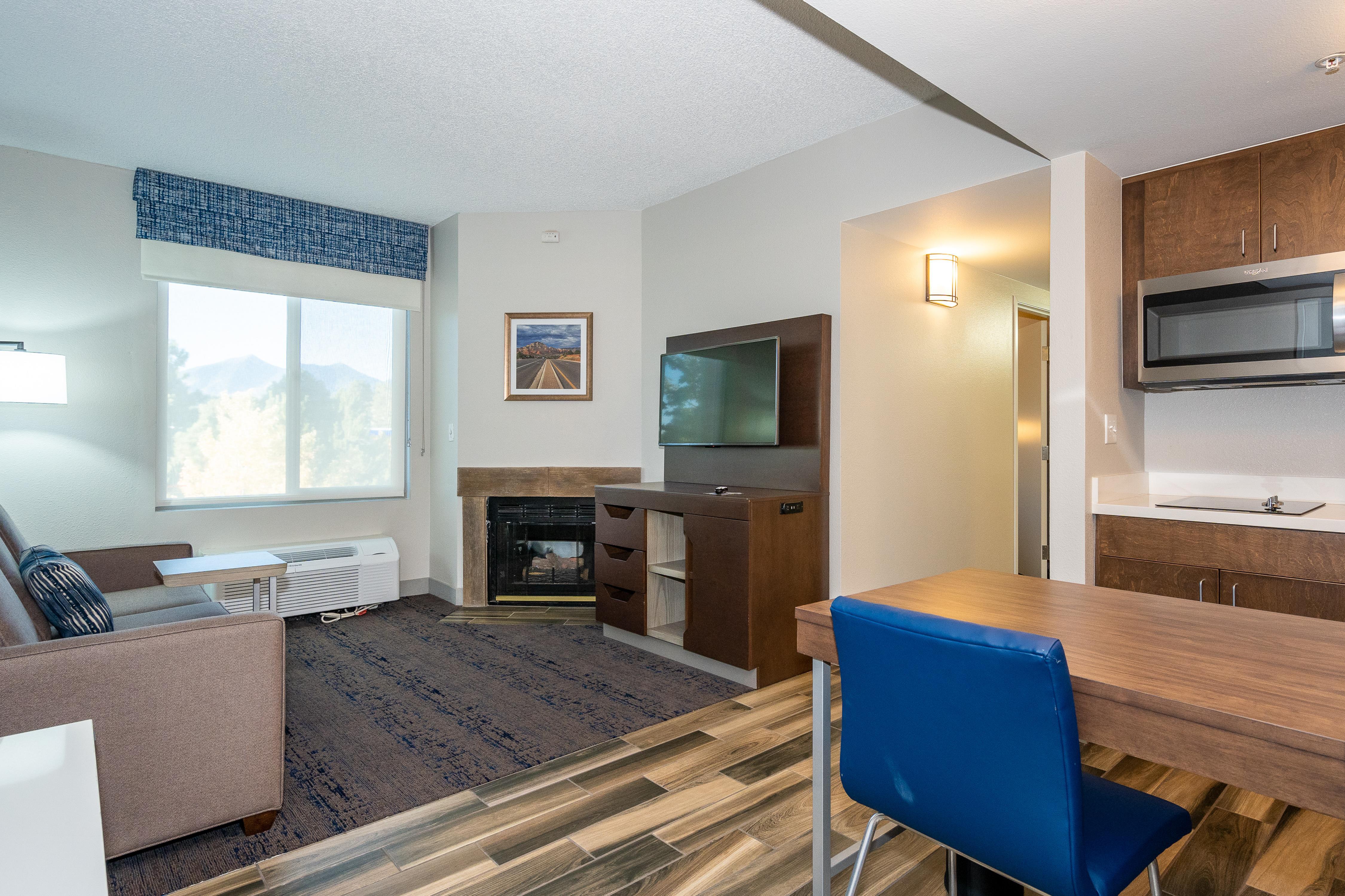 Hampton Inn & Suites Flagstaff Room Type - KING SUITE NONSMOKING