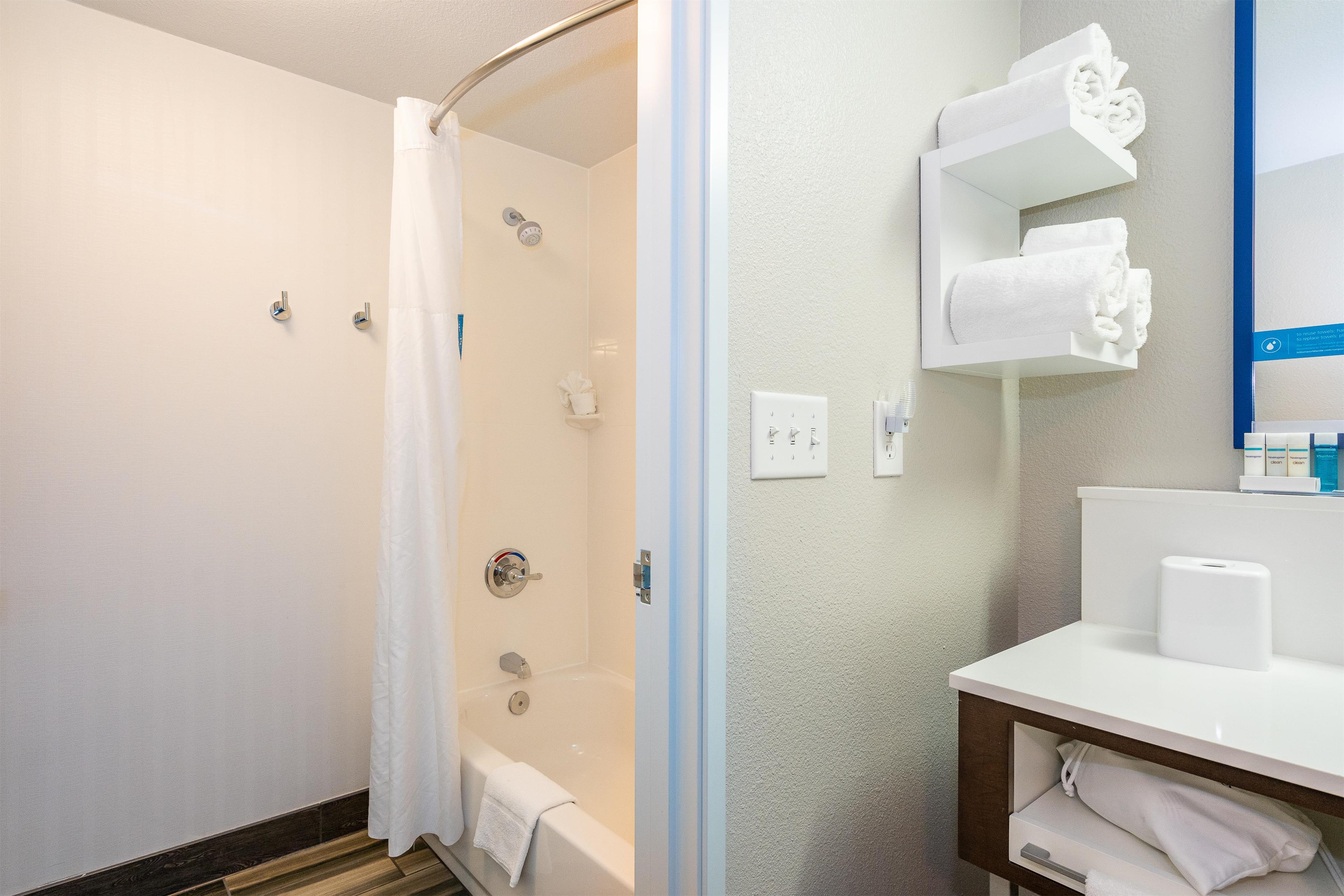 Guest room bath