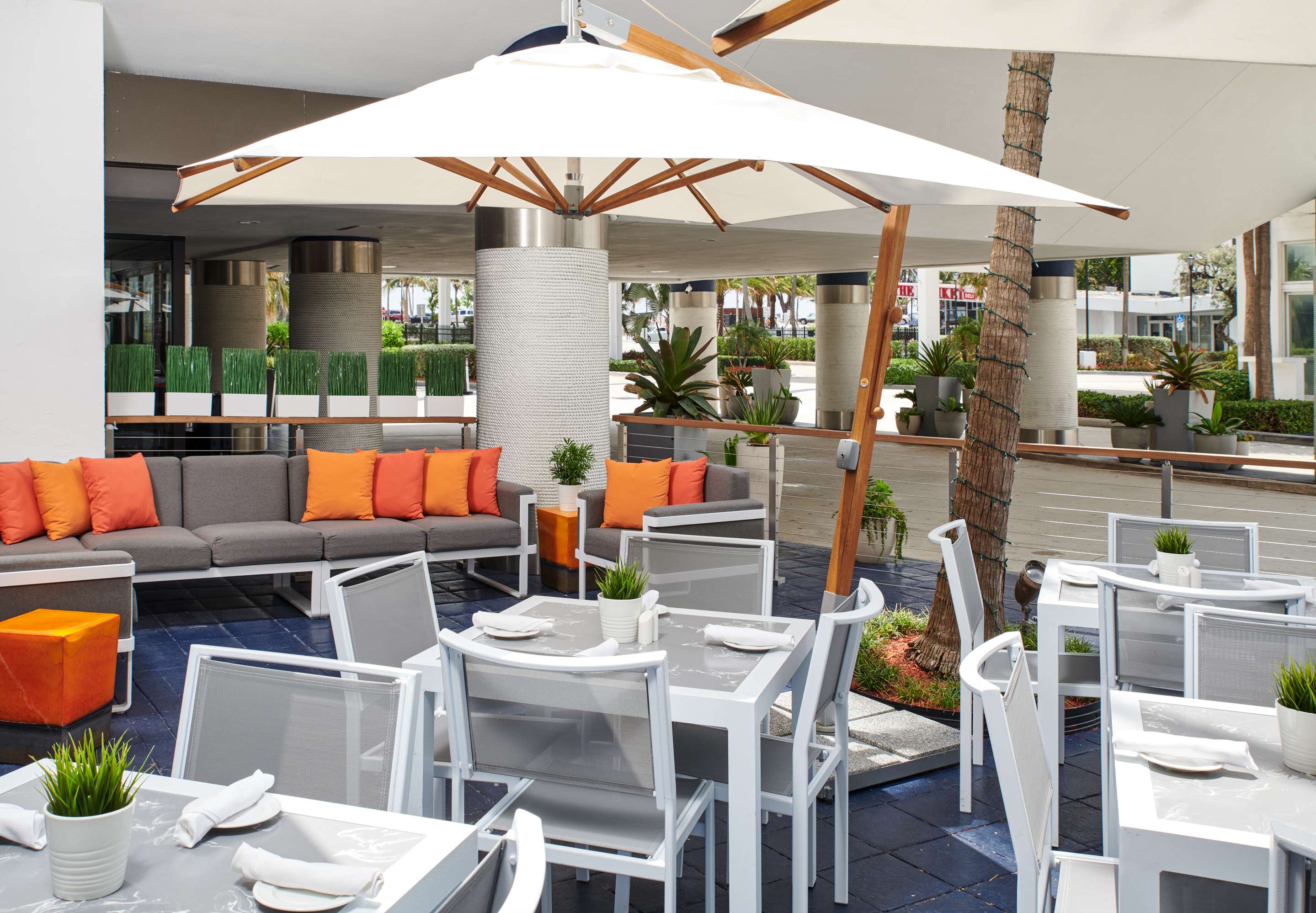 BarLounge | Bahia Mar Ft. Lauderdale Beach- a DoubleTree by Hilton Hotel