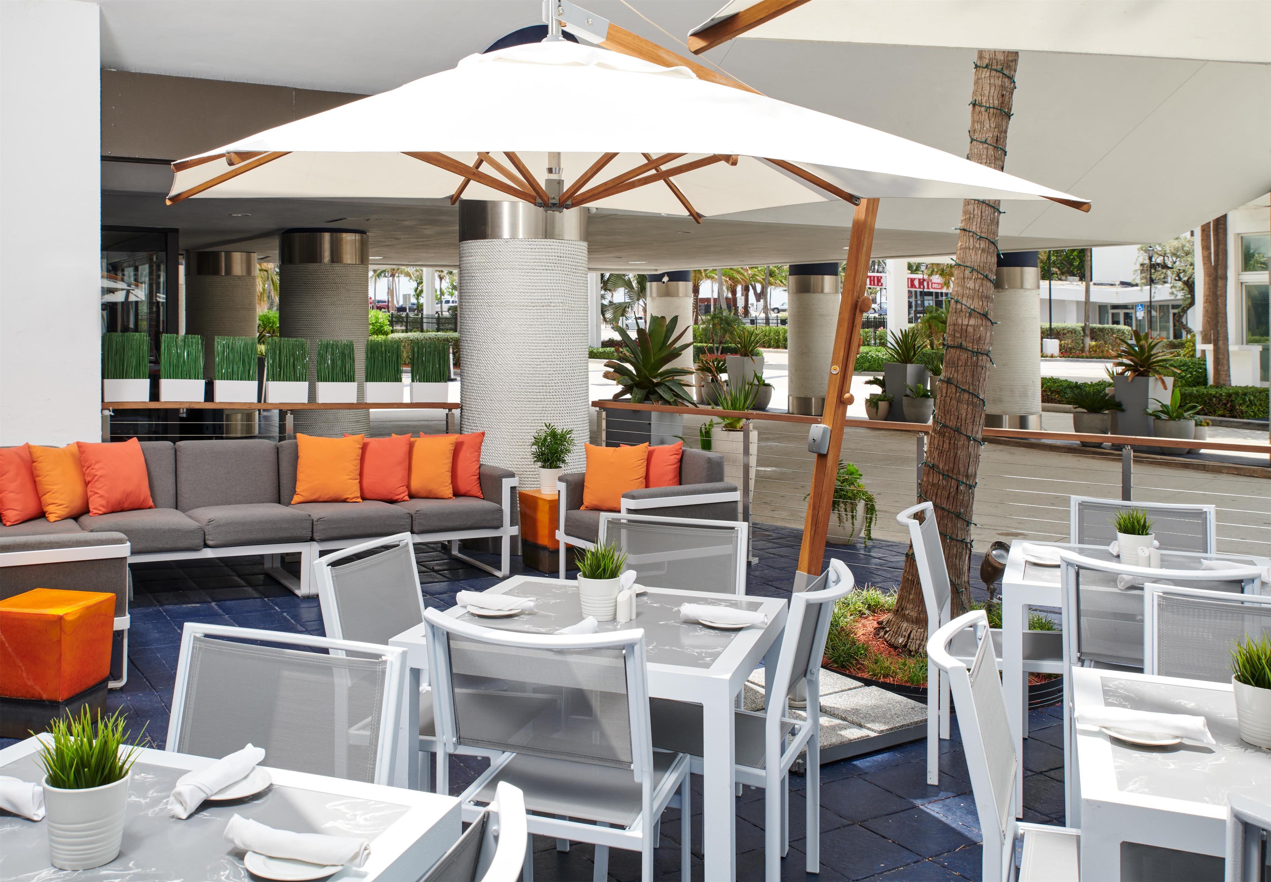 BarLounge | Bahia Mar Ft. Lauderdale Beach- a DoubleTree by Hilton Hotel