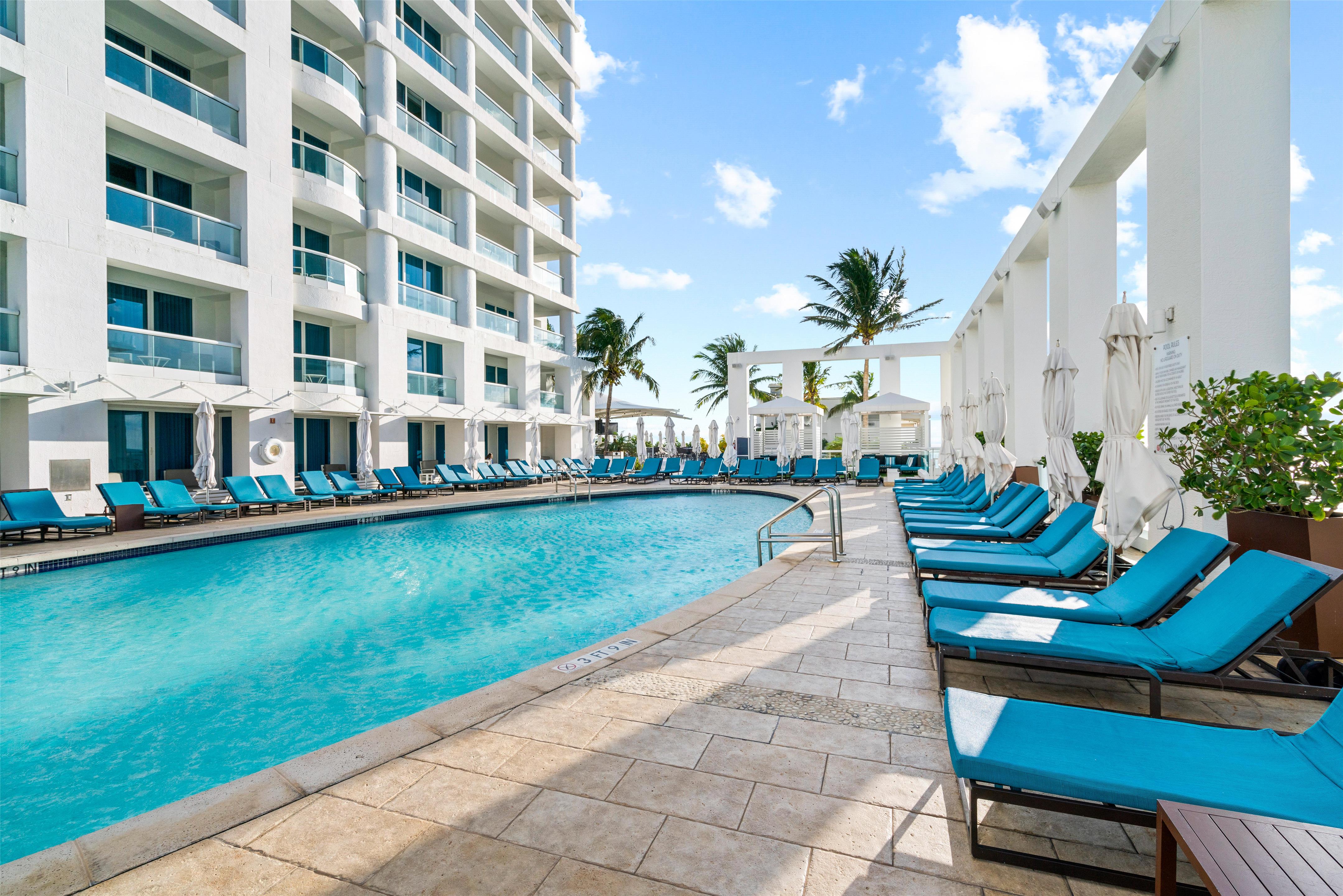 Pool | Conrad Fort Lauderdale Beach