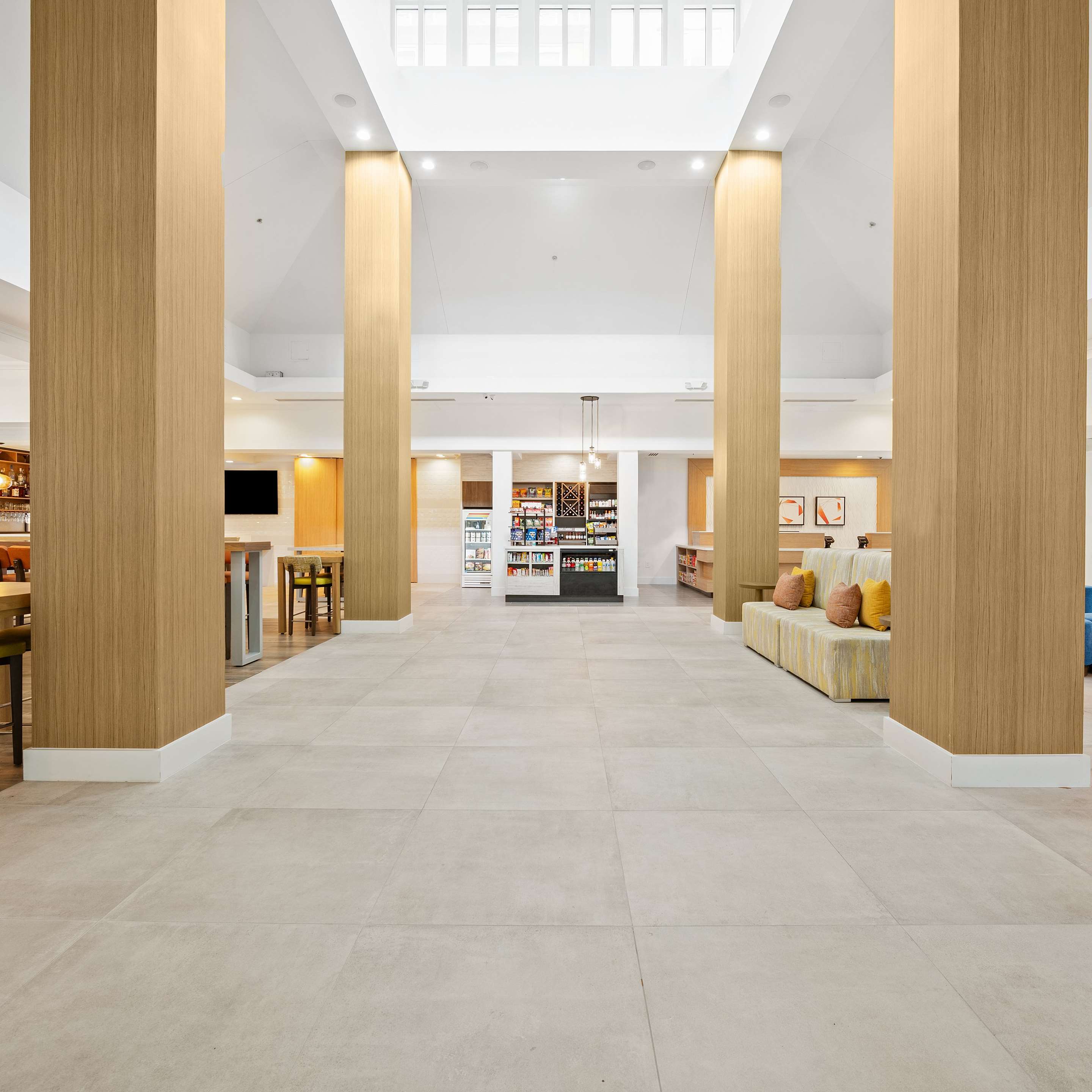 Reception | Hilton Garden Inn Fort Lauderdale Airport-Cruise Port