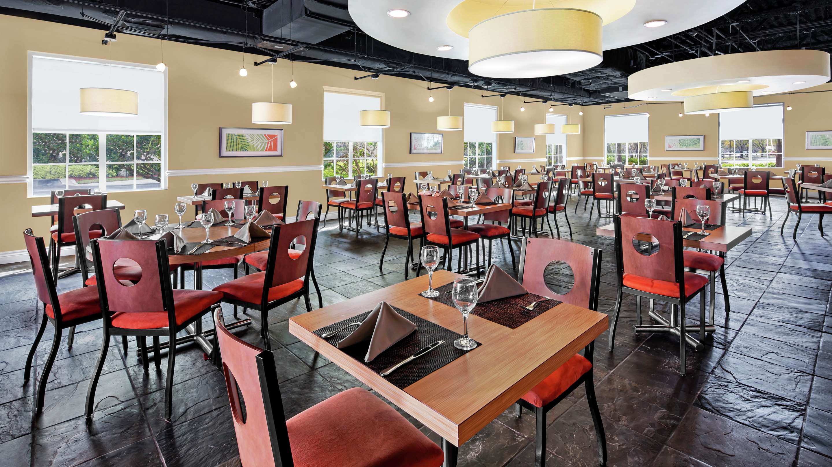 Restaurant | DoubleTree by Hilton Sunrise - Sawgrass Mills