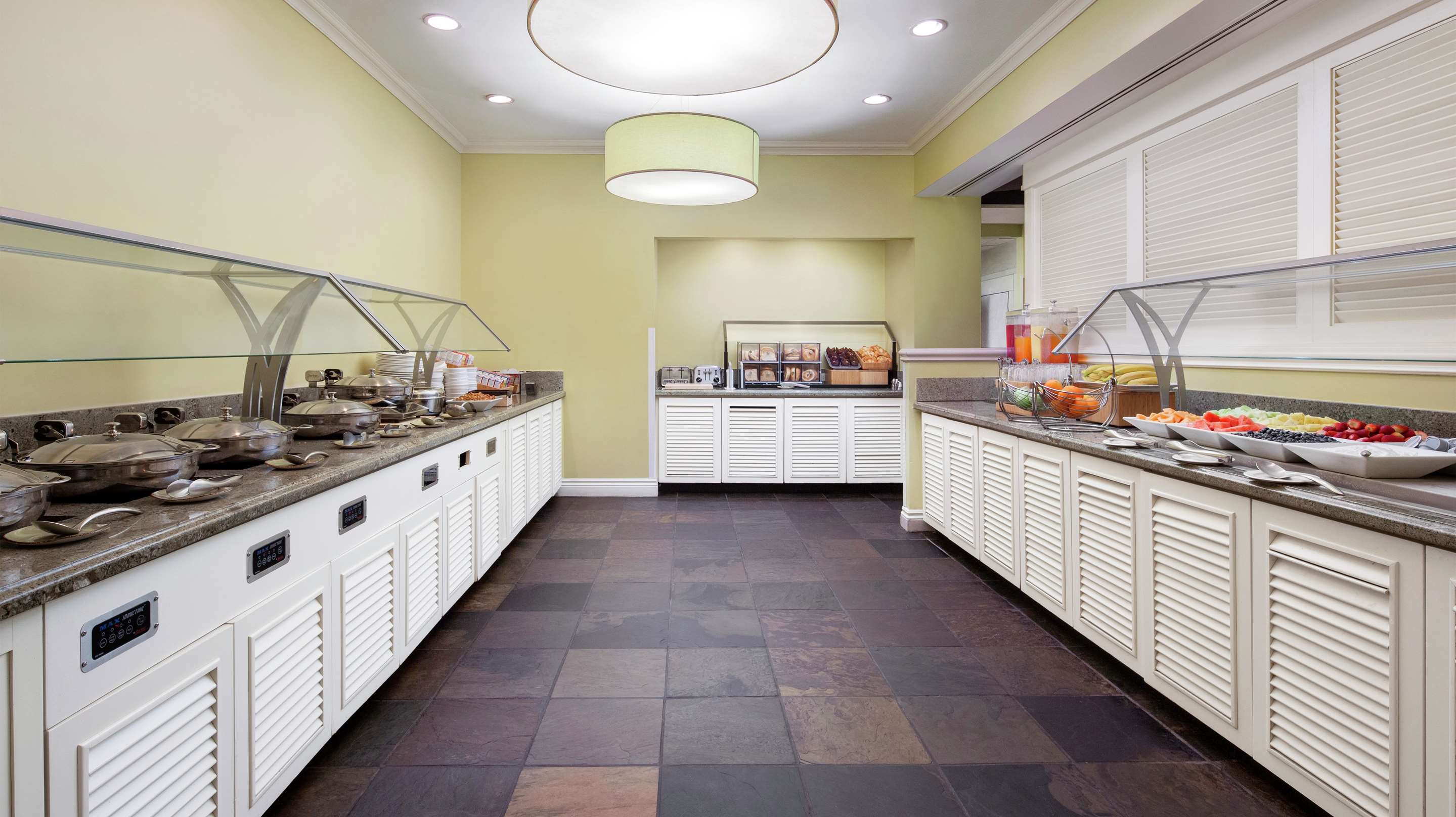 Breakfast Area | DoubleTree by Hilton Sunrise - Sawgrass Mills