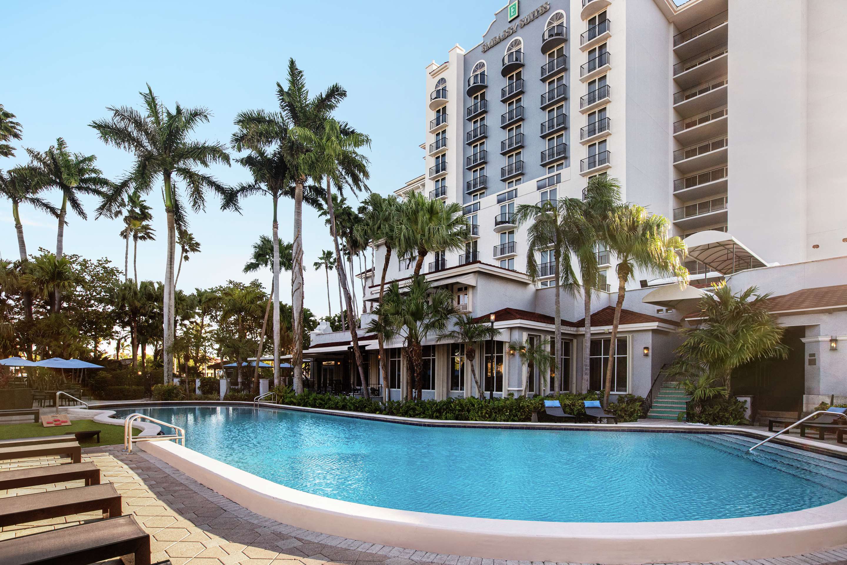 Pool | Embassy Suites by Hilton Fort Lauderdale 17th Street