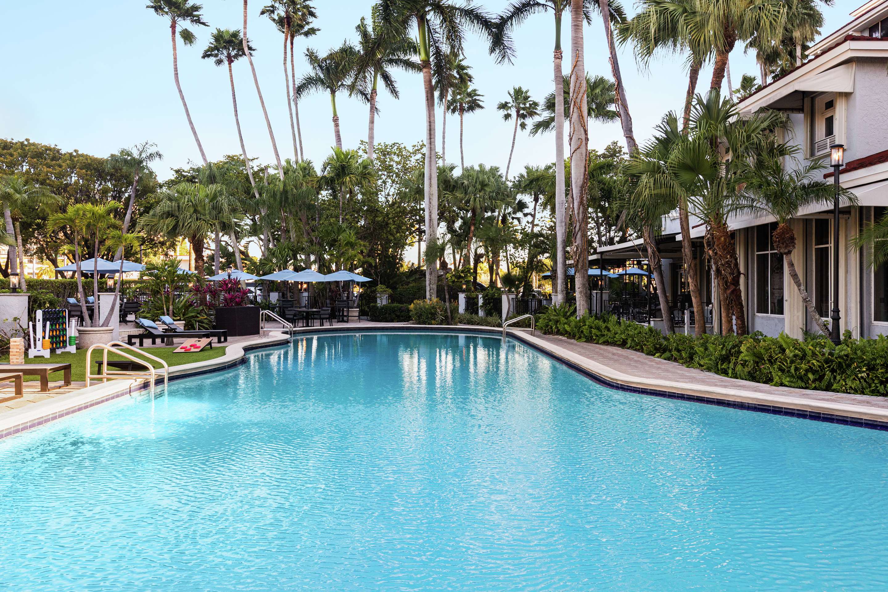 Pool | Embassy Suites by Hilton Fort Lauderdale 17th Street