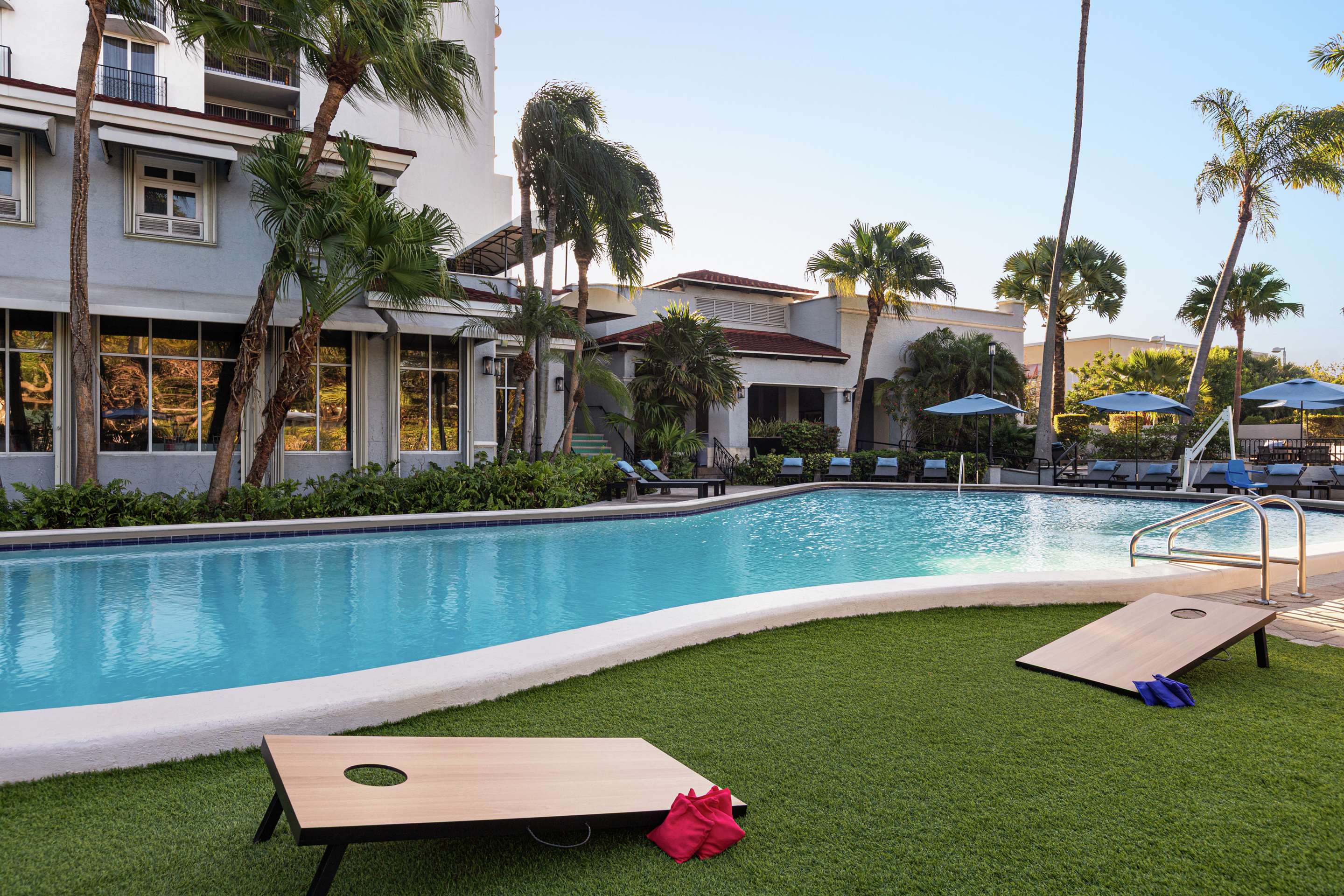 Pool | Embassy Suites by Hilton Fort Lauderdale 17th Street