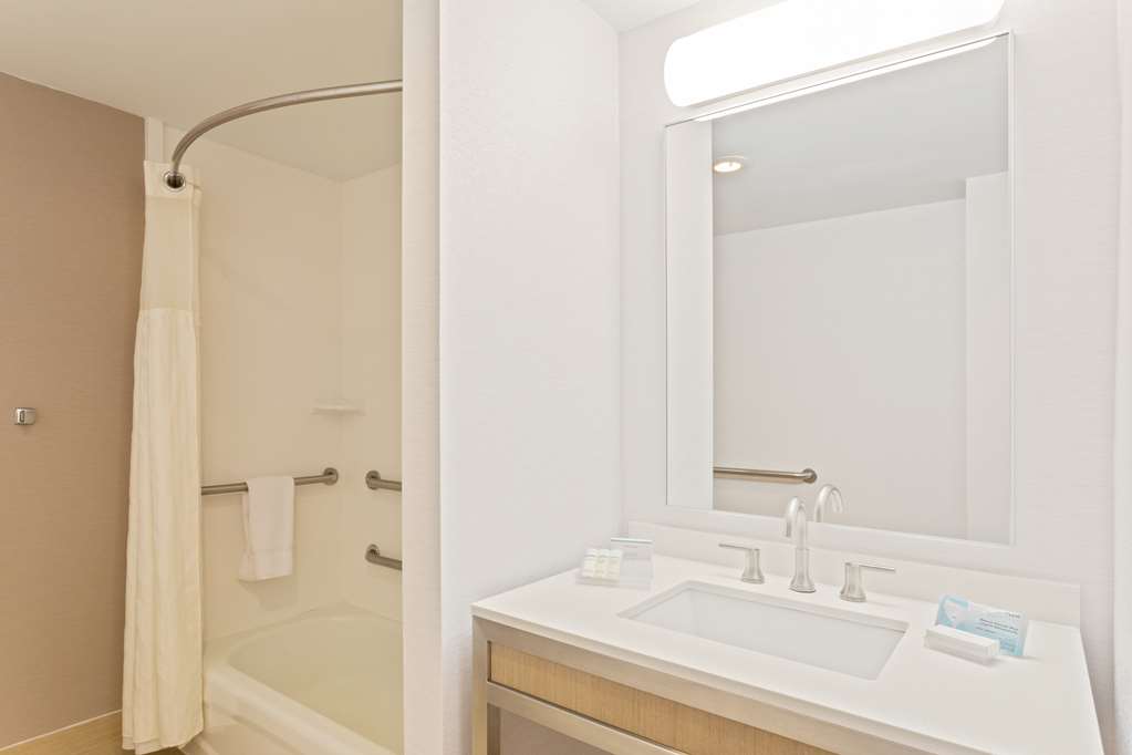 Hilton Garden Inn Ft. Lauderdale SW/Miramar - Tap to explore photos