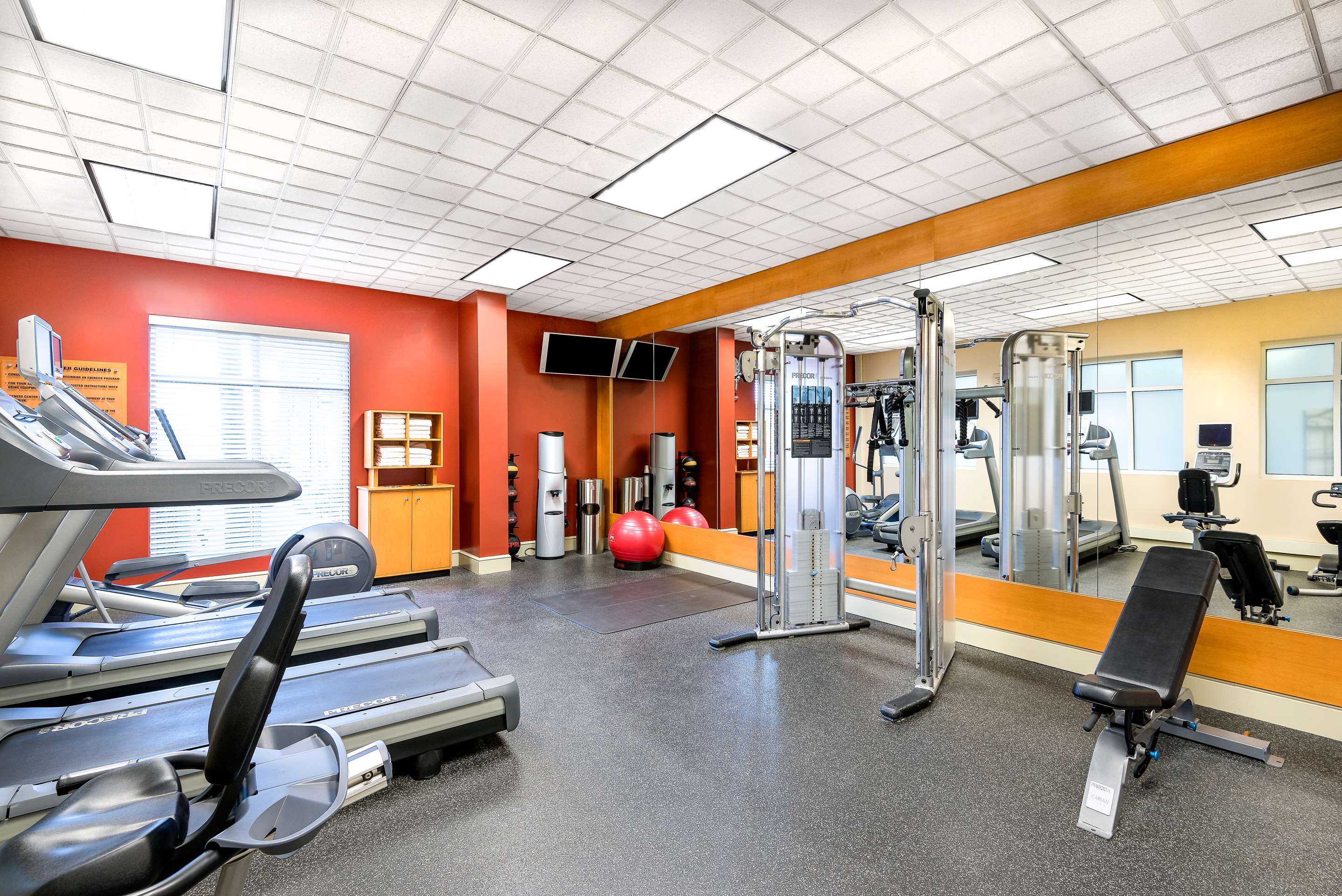 Health club fitness center gym | Hilton Garden Inn Florence