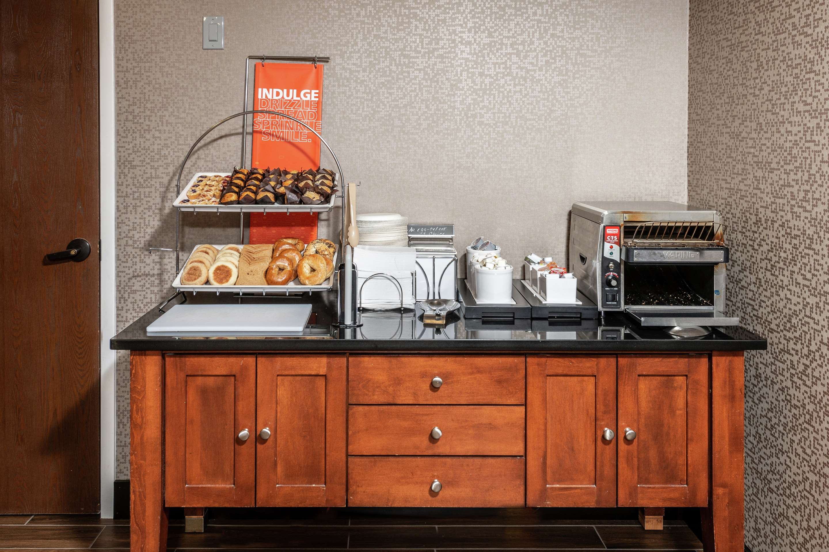 Restaurant | Hampton Inn Fall River/Westport