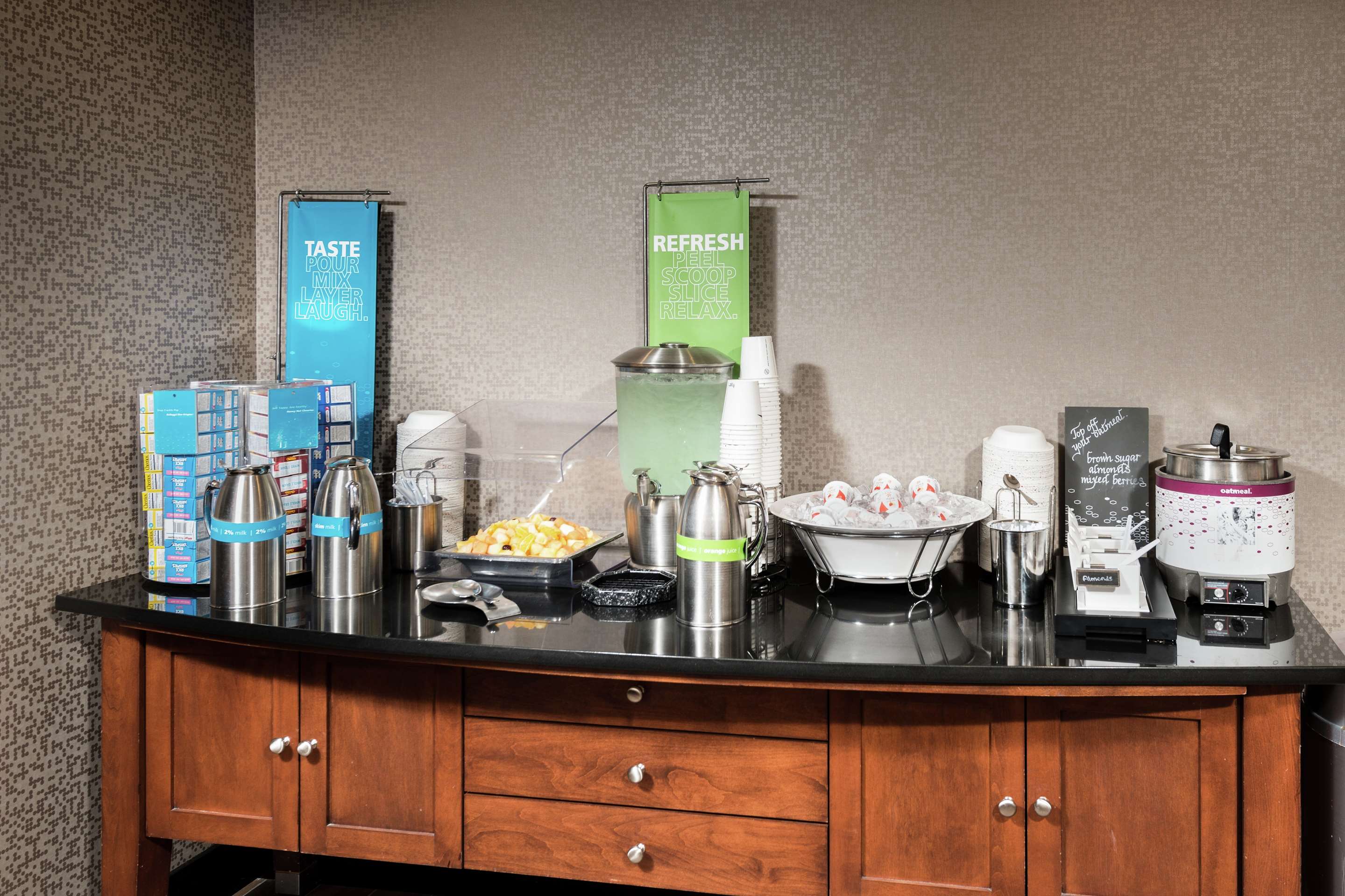 Restaurant | Hampton Inn Fall River/Westport
