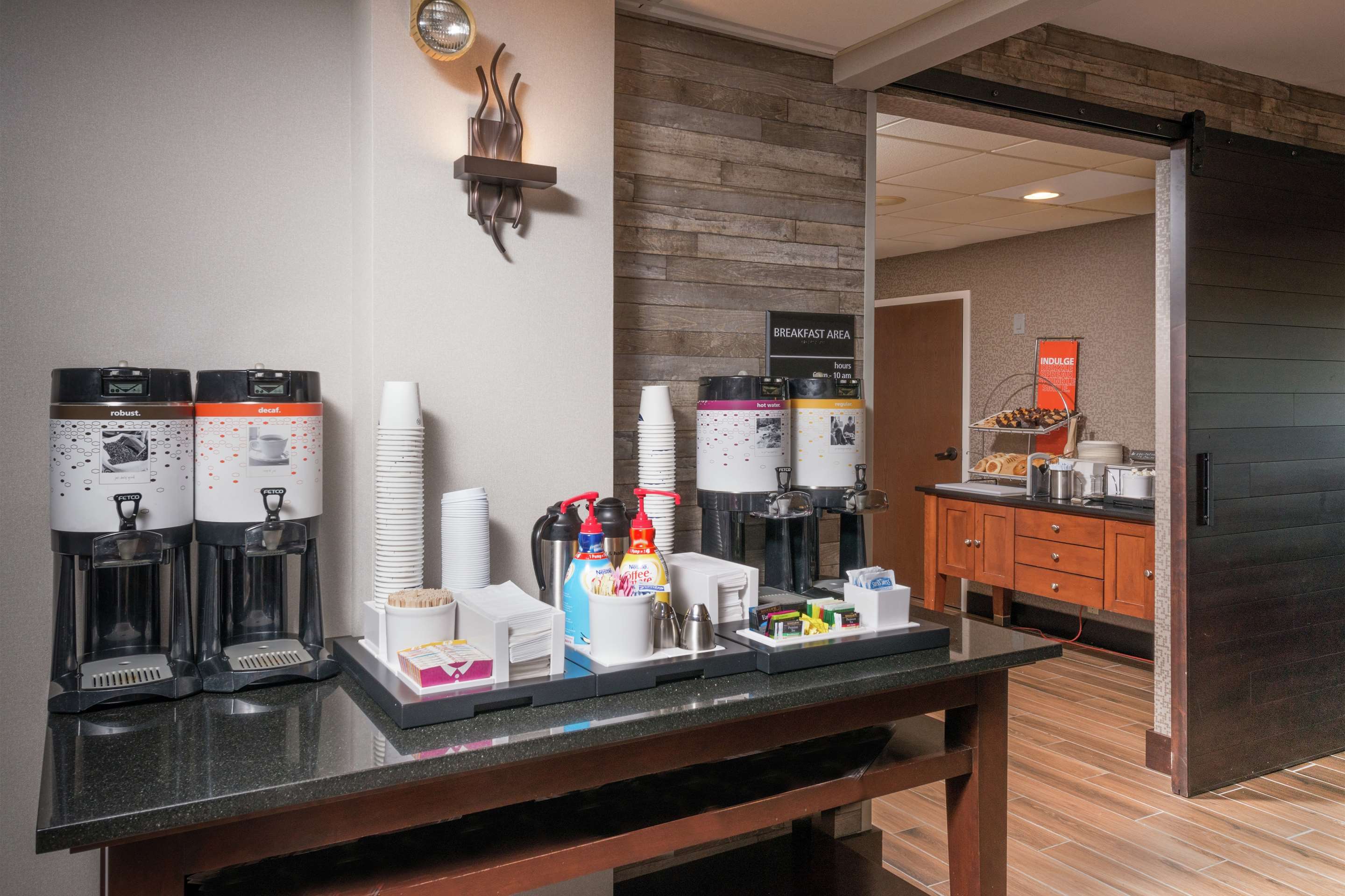 Restaurant | Hampton Inn Fall River/Westport