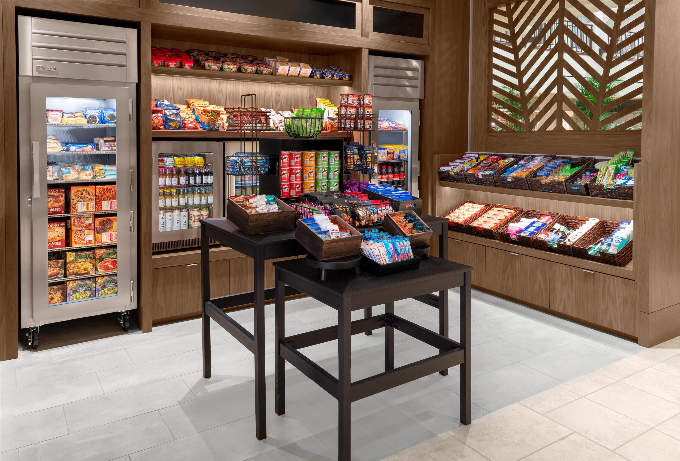 Restaurant | Embassy Suites by Hilton Fort Myers Estero