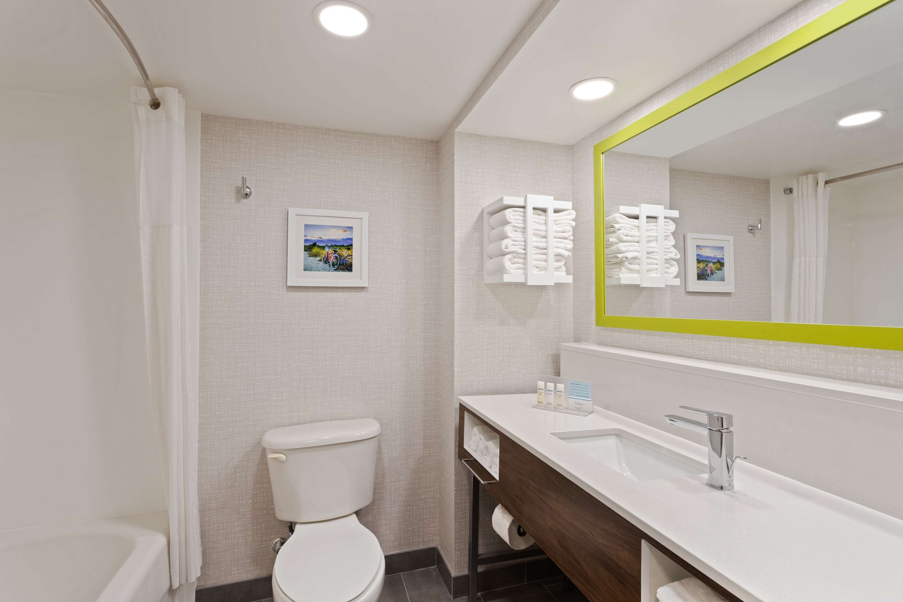 Guest room bath