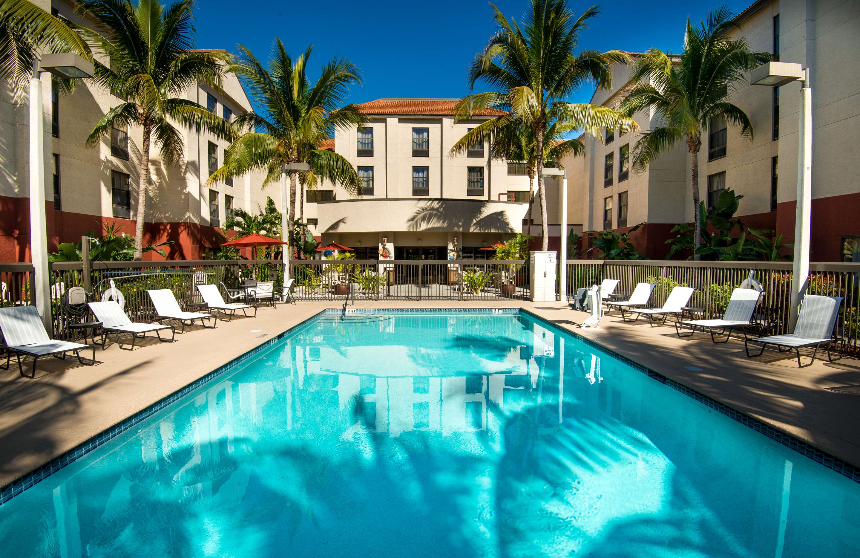 Pool | Hampton Inn & Suites Fort Myers Beach/Sanibel Gateway