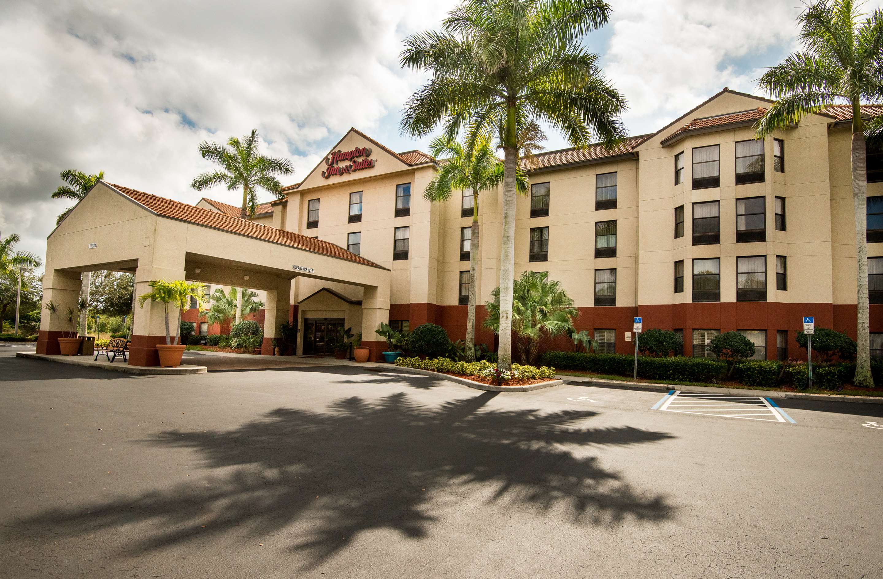 Exterior | Hampton Inn & Suites Fort Myers Beach/Sanibel Gateway