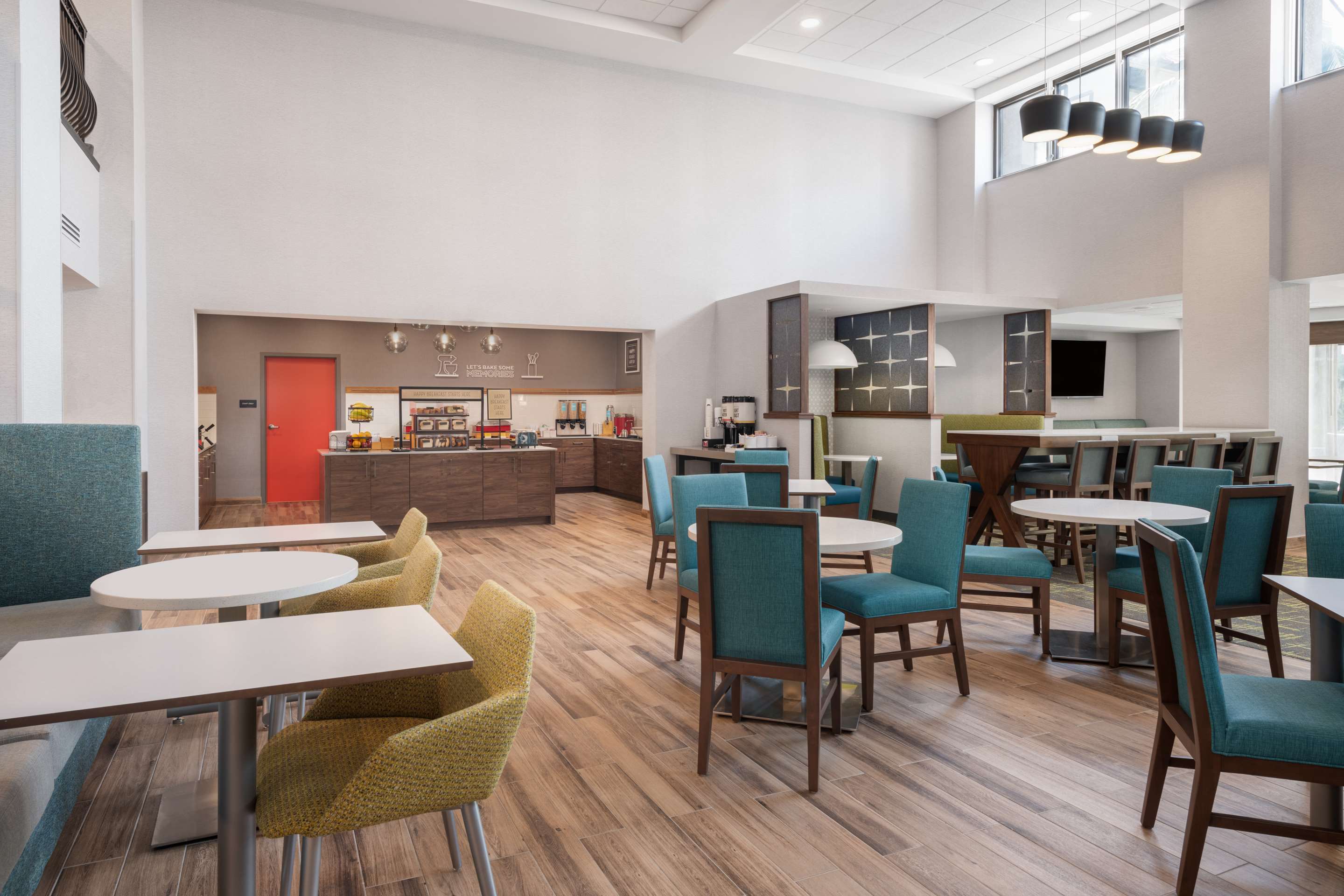 Breakfast Area | Hampton Inn & Suites Fort Myers Beach/Sanibel Gateway