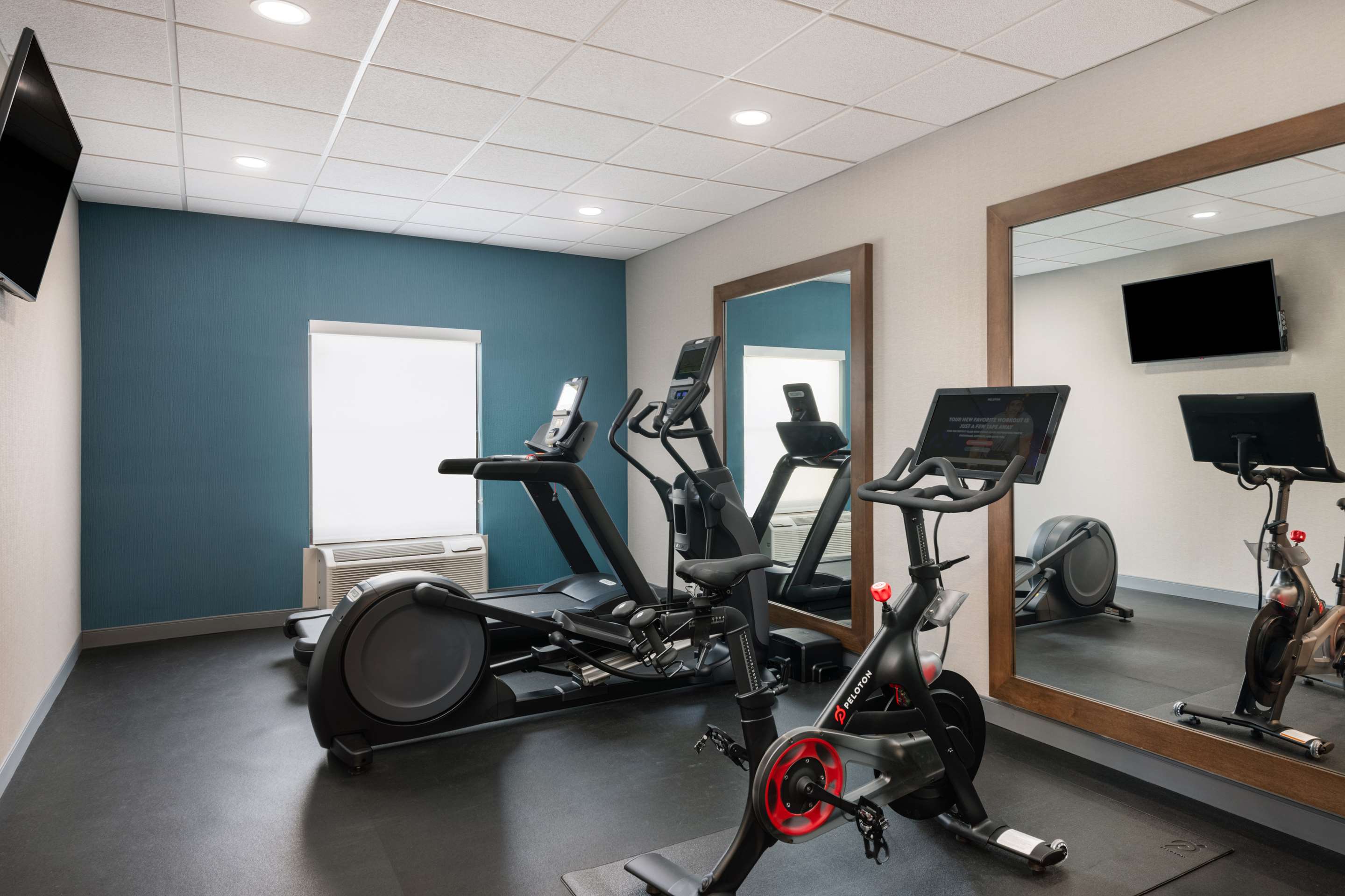 Health club fitness center gym | Hampton Inn & Suites Fort Myers Beach/Sanibel Gateway