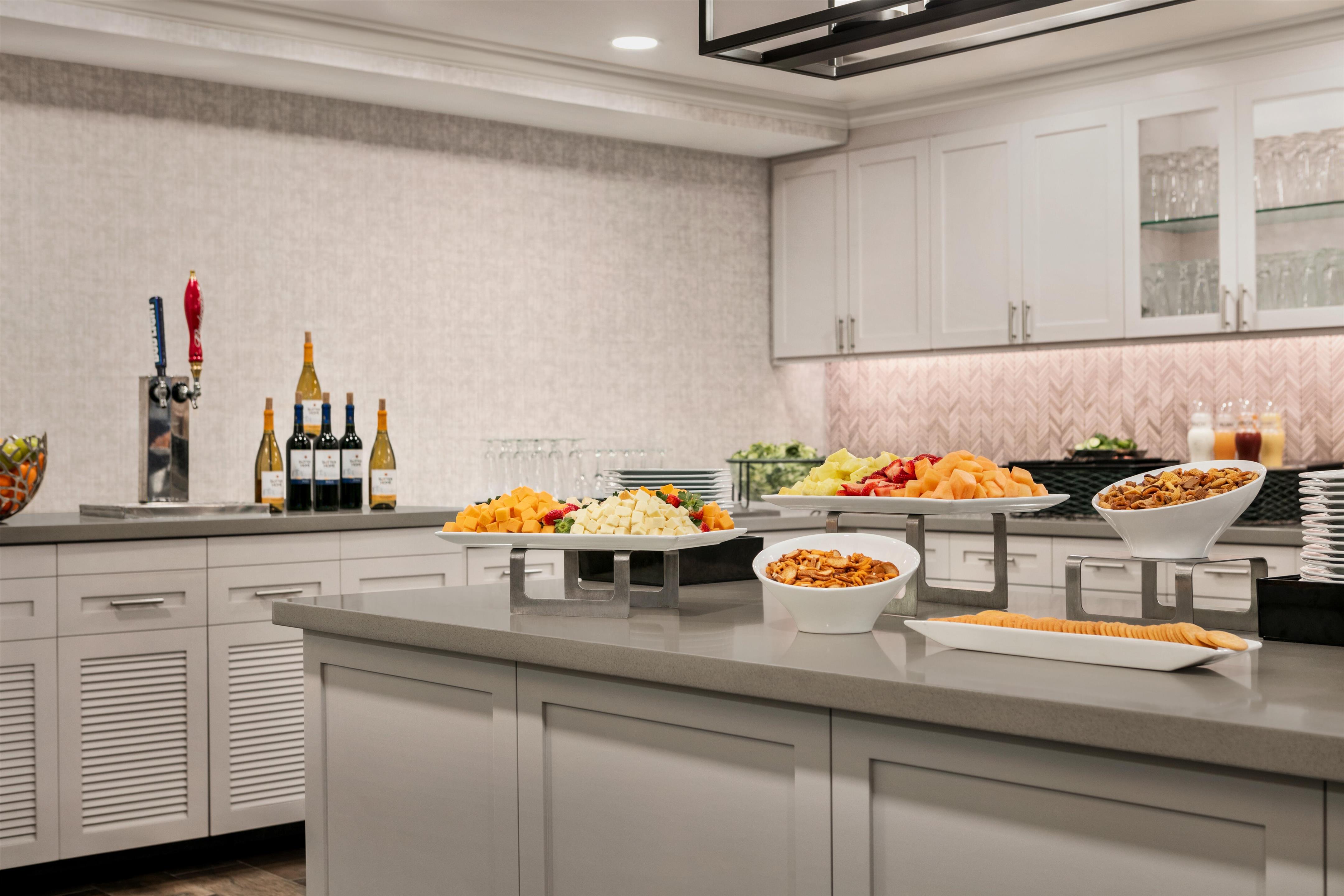 Restaurant | Homewood Suites by Hilton - Fort Myers
