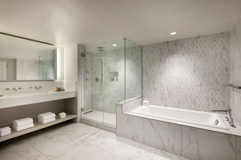 Hilton Fort Collins Room Type - 1 KING 1BDRM PRESIDENT STE