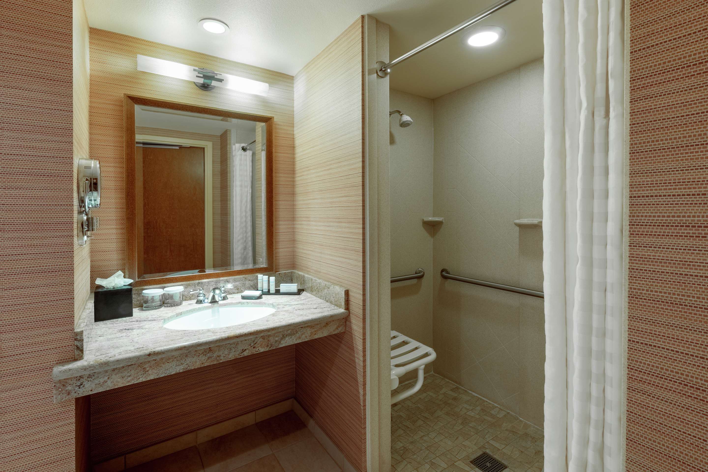 Guest room bath