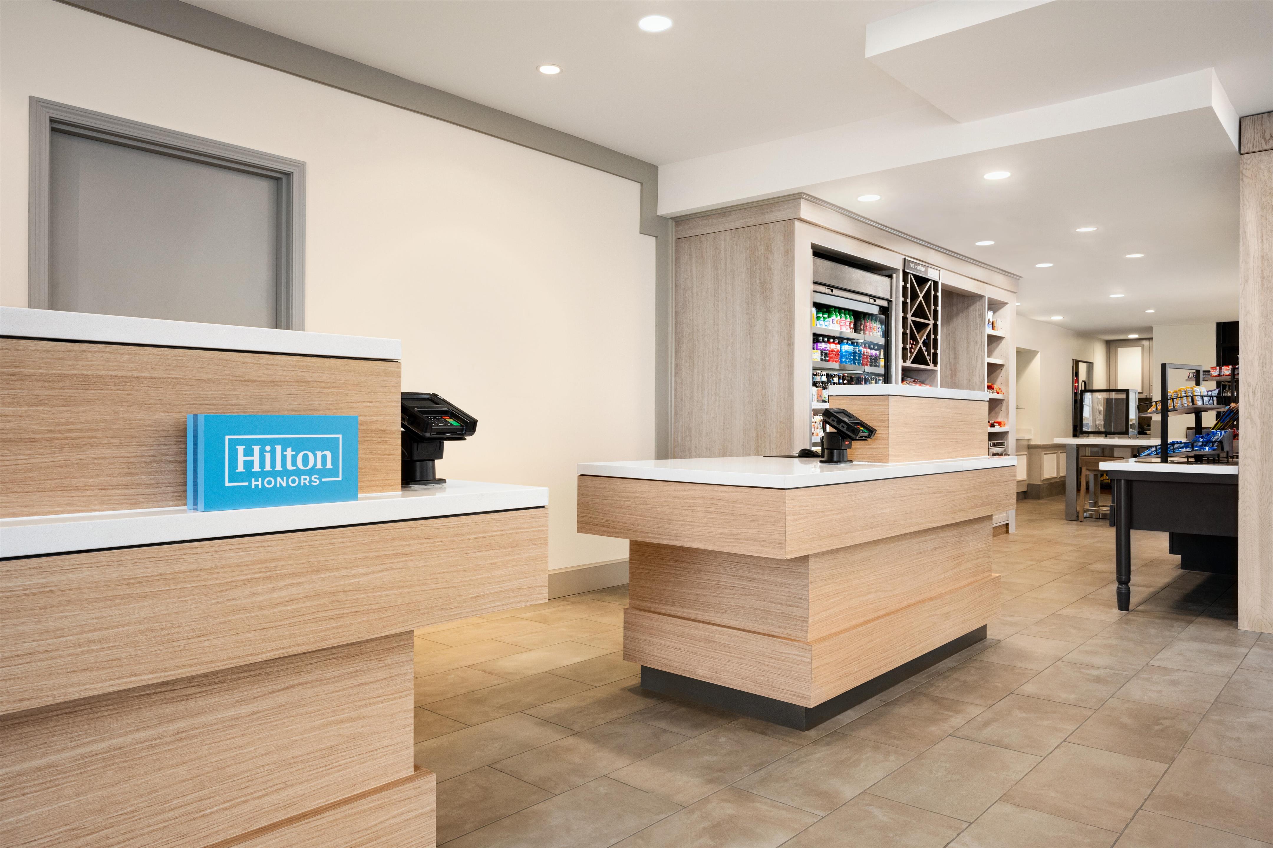 Reception | Hilton Garden Inn Fort Collins