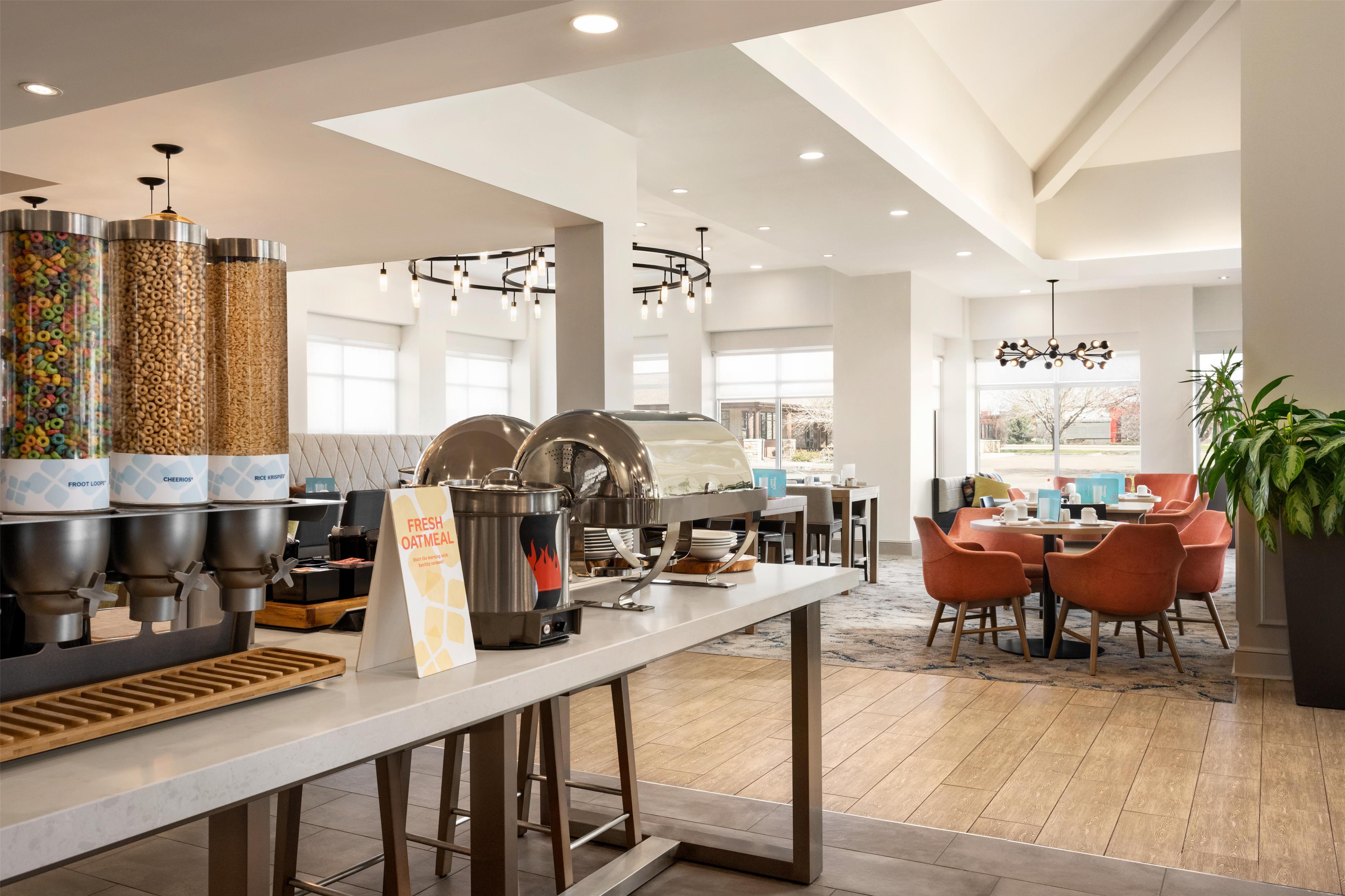 Breakfast Area | Hilton Garden Inn Fort Collins