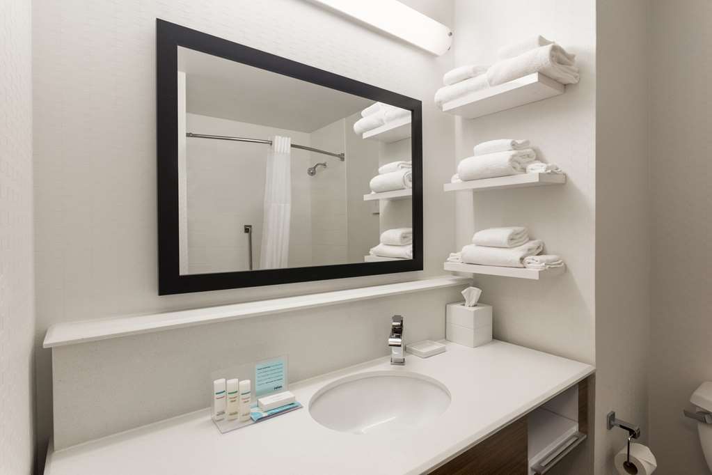 Hampton Inn by Hilton Fort Smith Room Type - 1Q MOB HEA ACC RI-S NS SFB