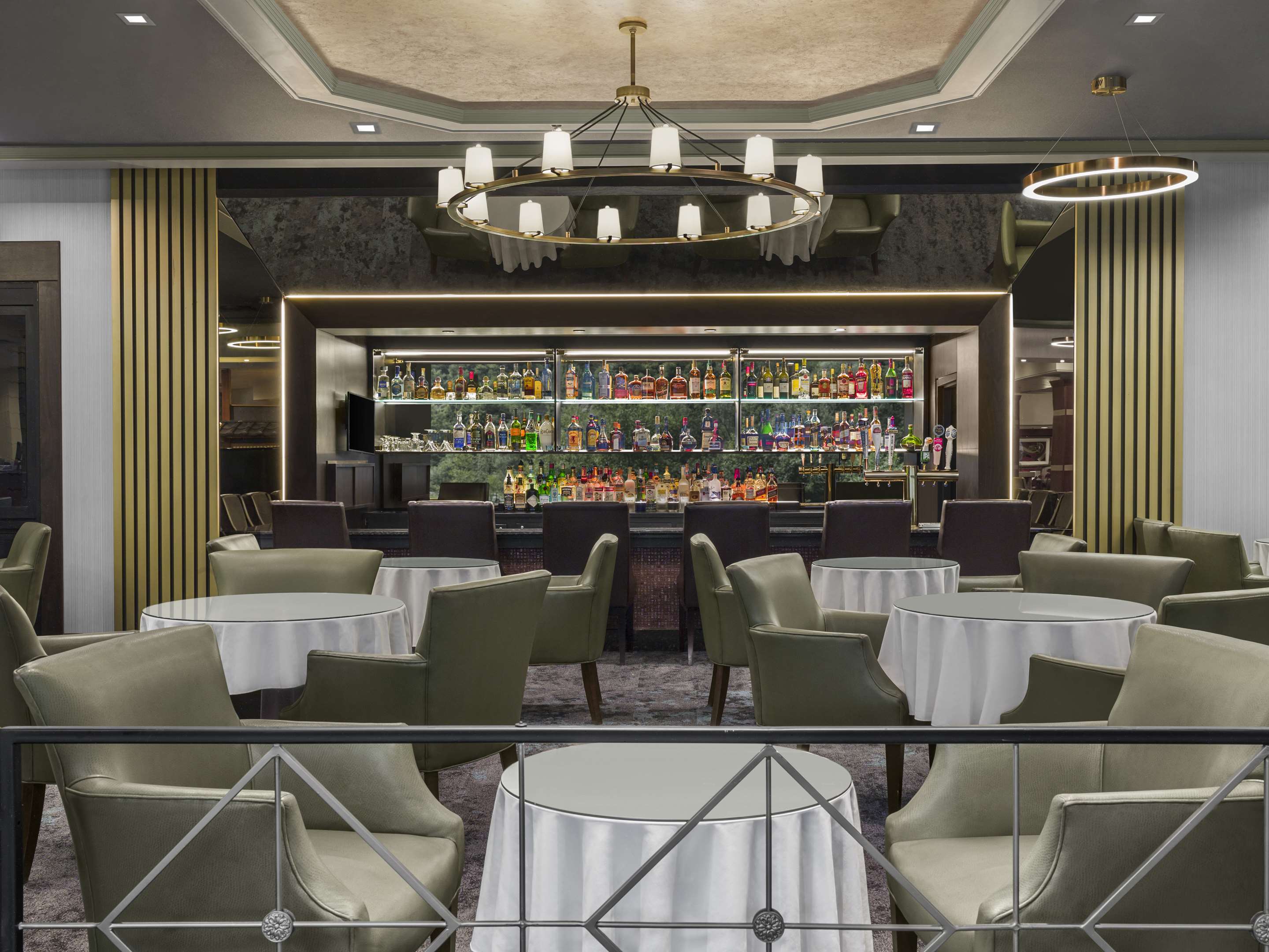 Lobby | DoubleTree by Hilton Fort Lee - George Washington Bridge