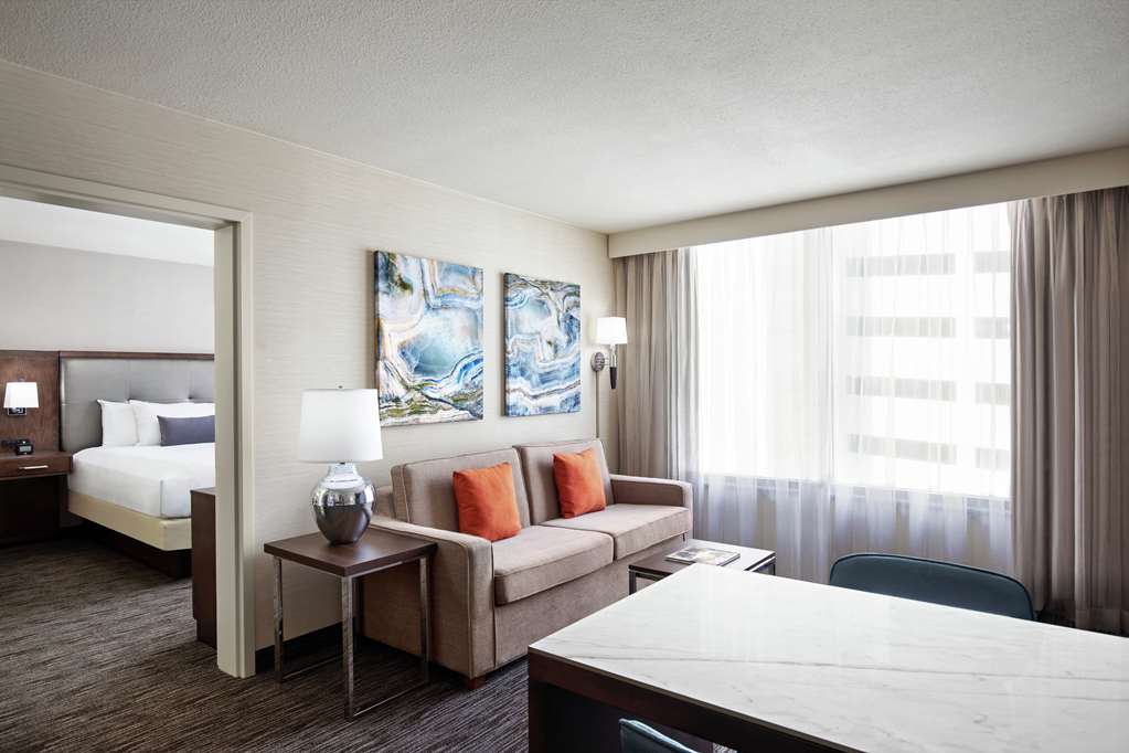 Embassy Suites by Hilton Fort Worth Downtown Room Type - 2QN MOB HEA ACC RIS STE NS