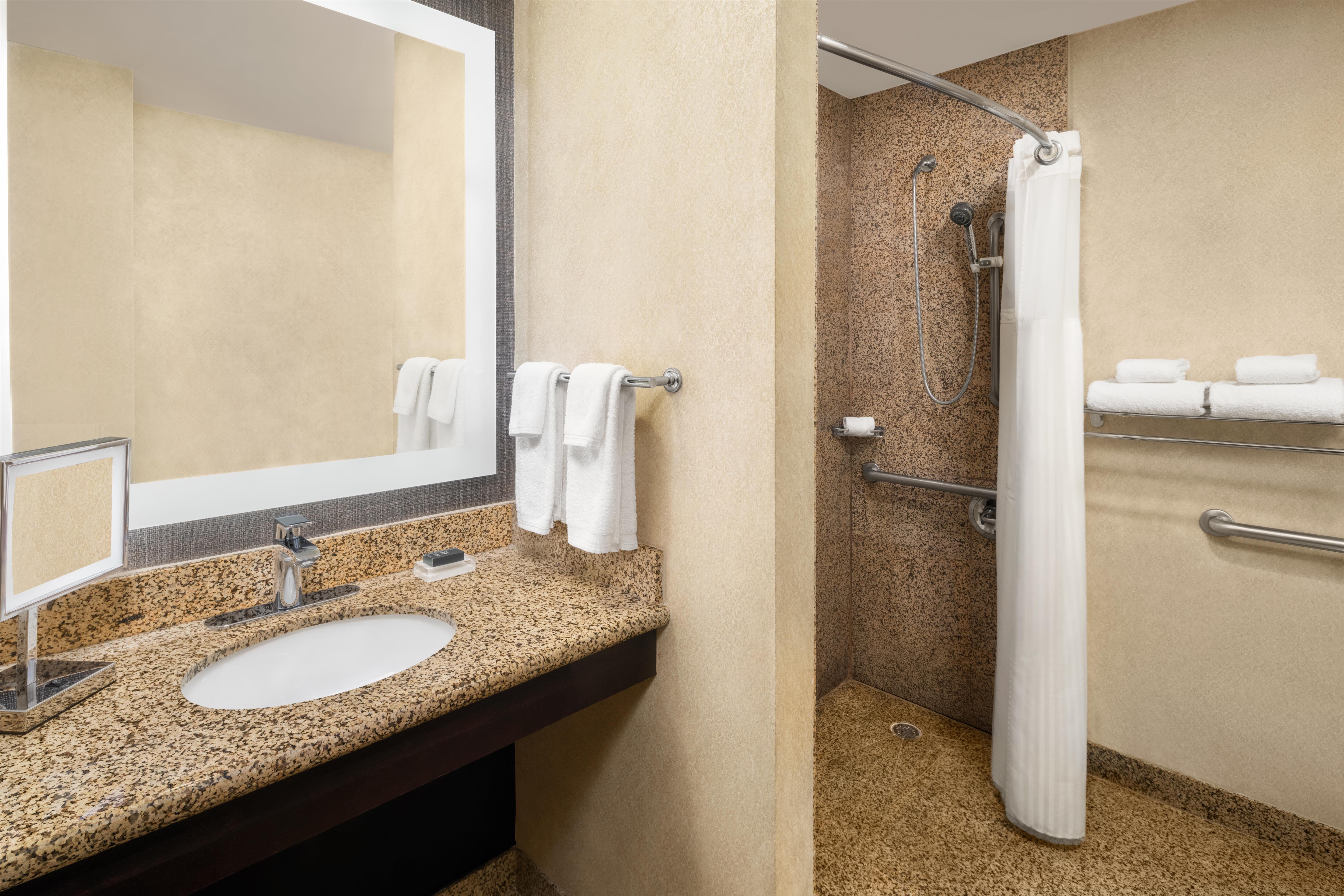 Hilton Downtown Fort Worth Room Type - 1 K MOB HEAR ACC RI-SHOWER